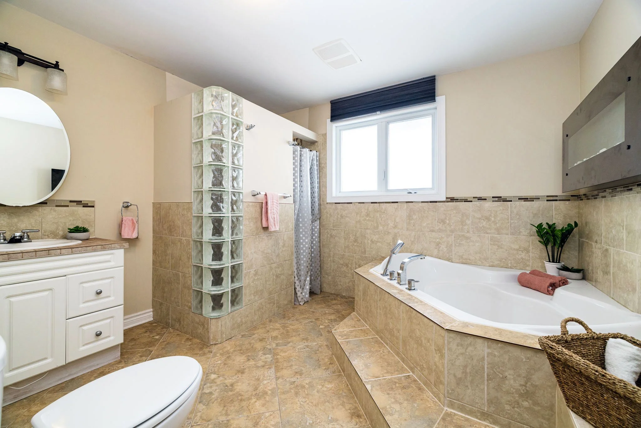 1052 Notre Dame_021.jpg