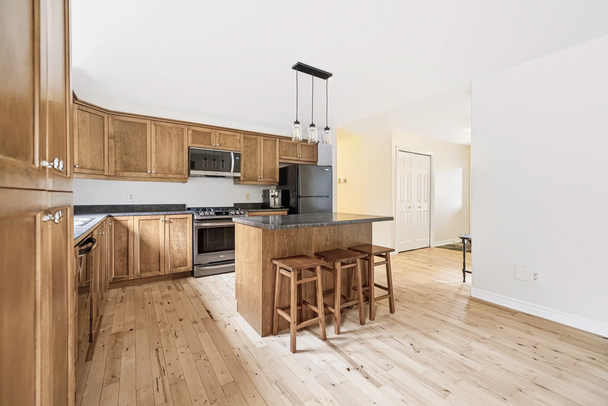 44 Meadowglen_0024.jpg