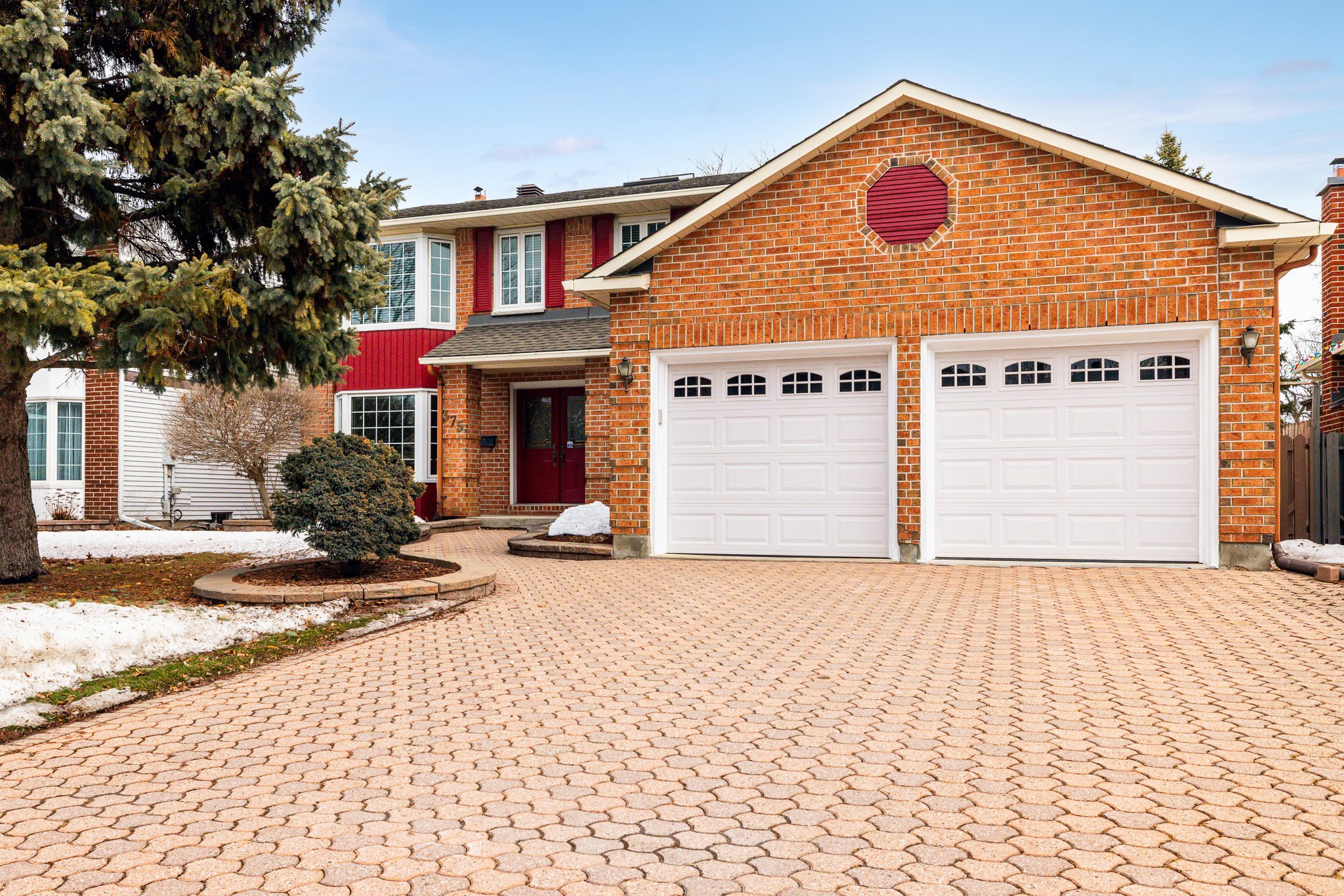 375 River Ridge_003.jpg