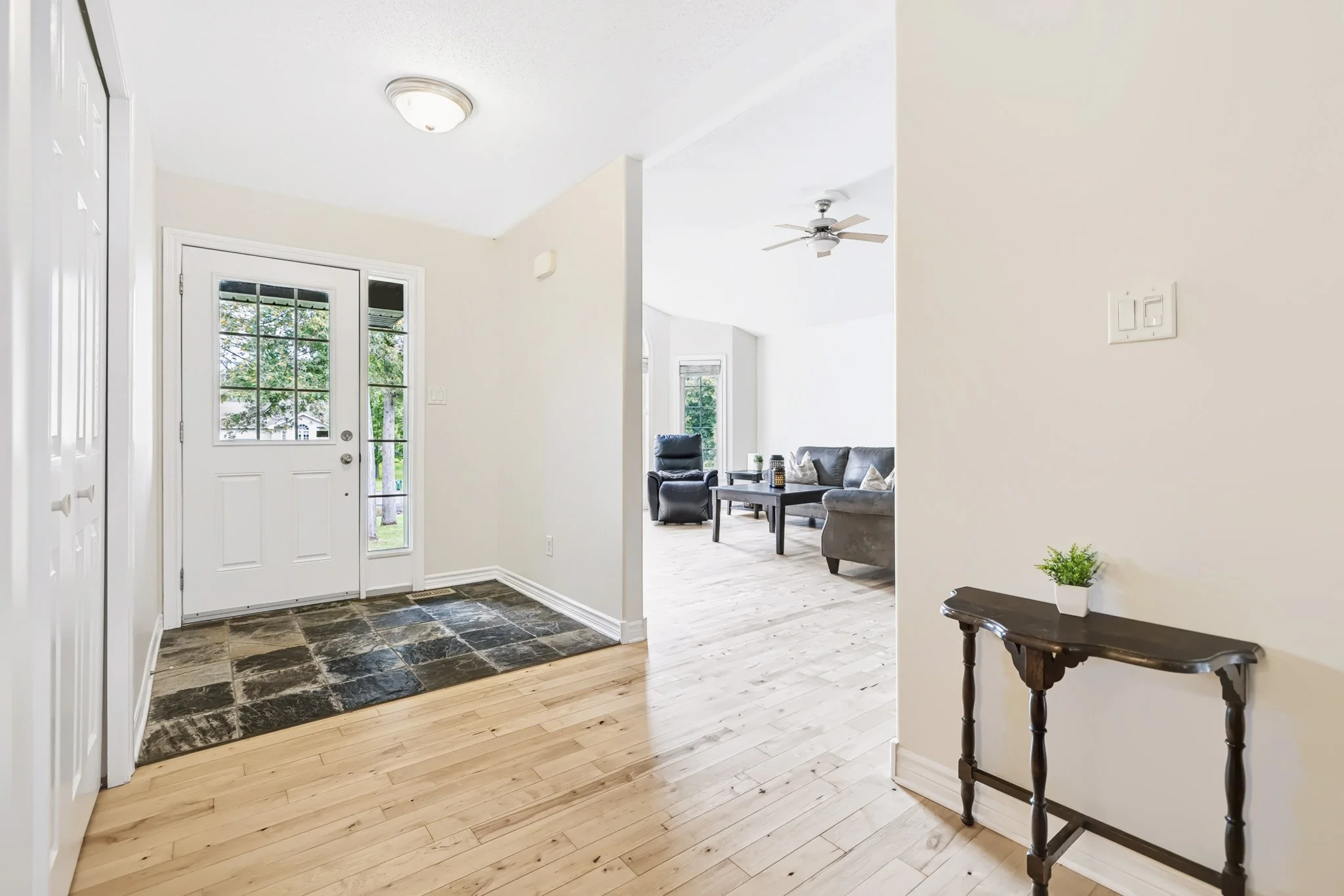 44 Meadowglen_0015.jpg