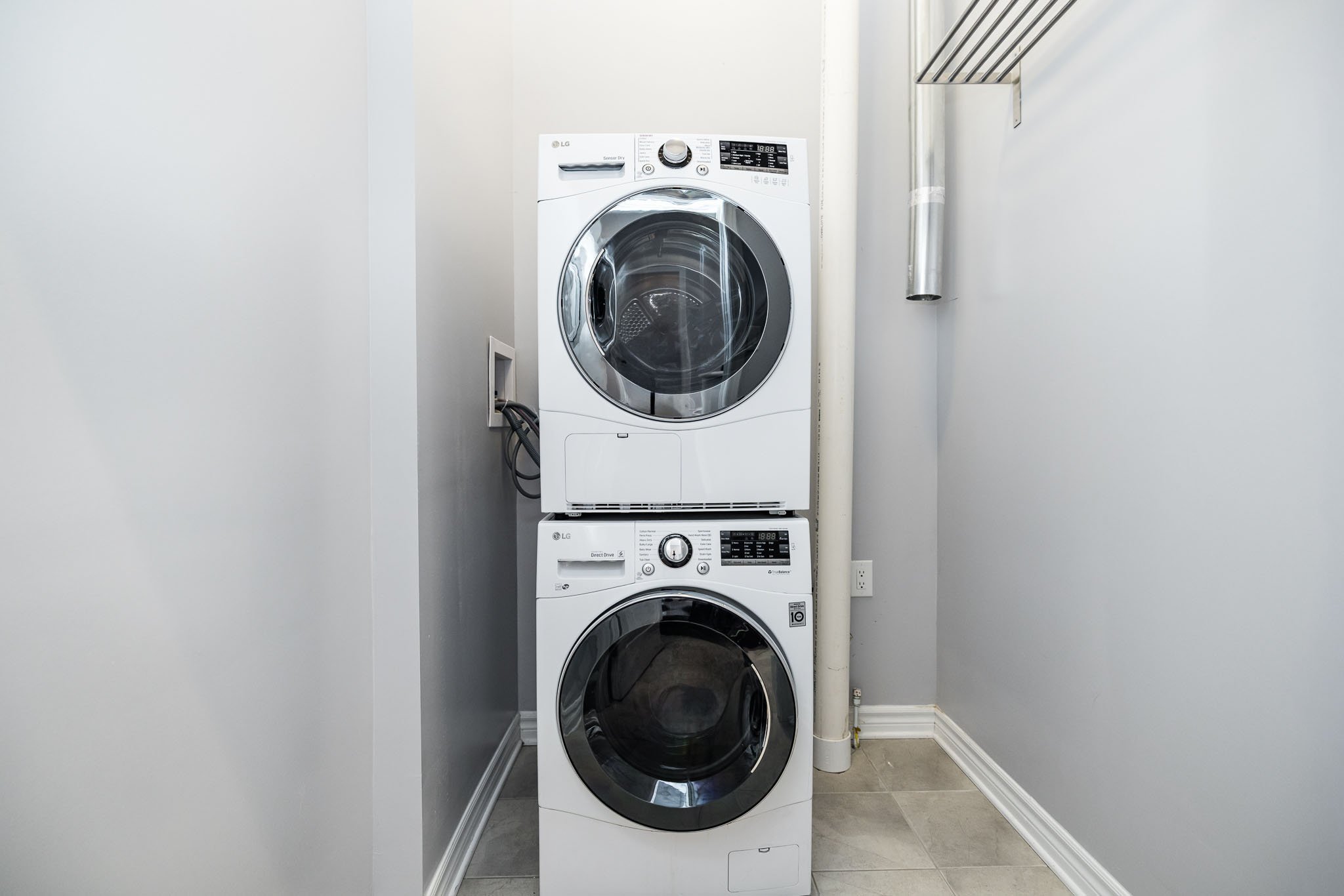 156 Oxford St W_029.jpg