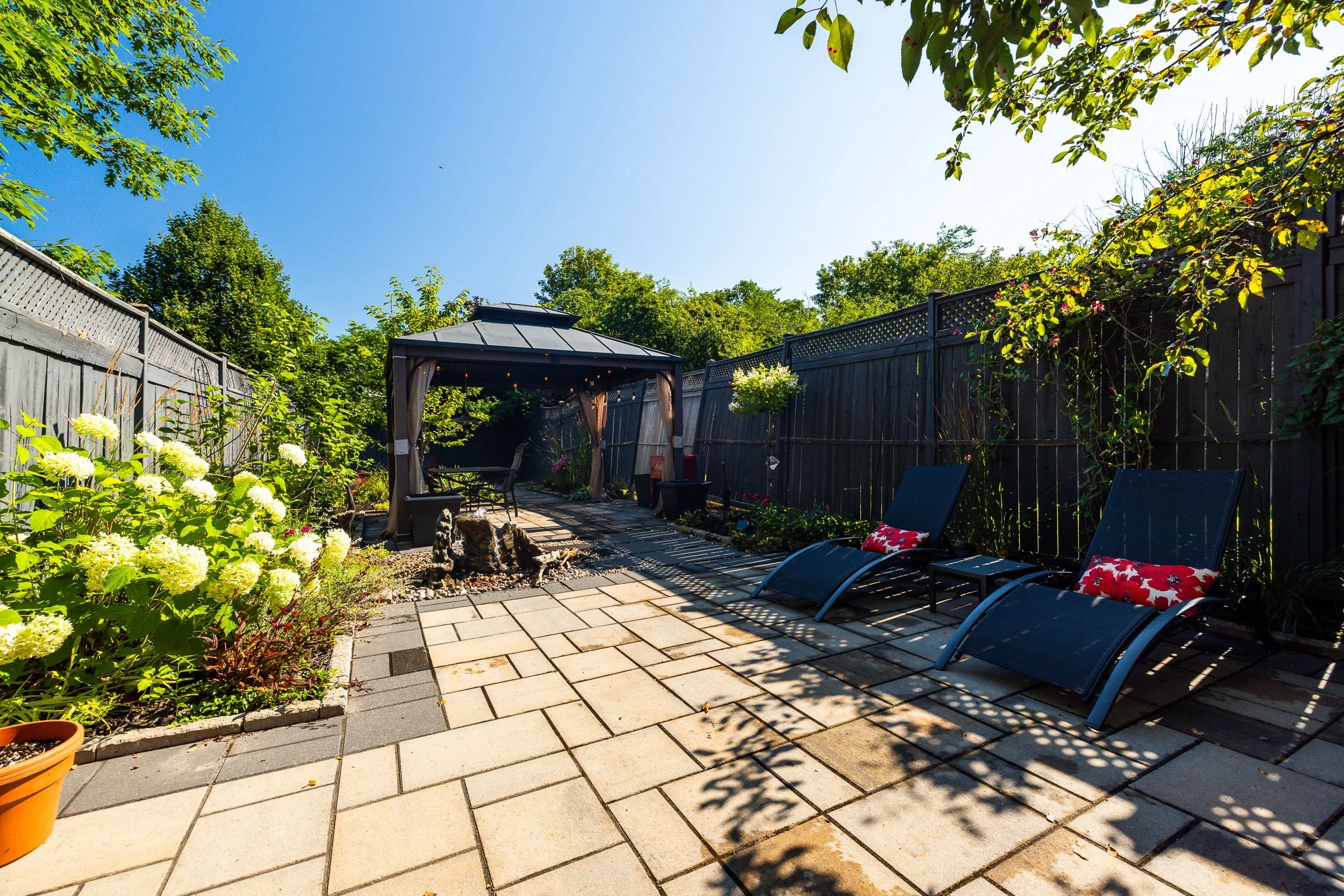 24 Kalbrook_backyard_0010.jpg