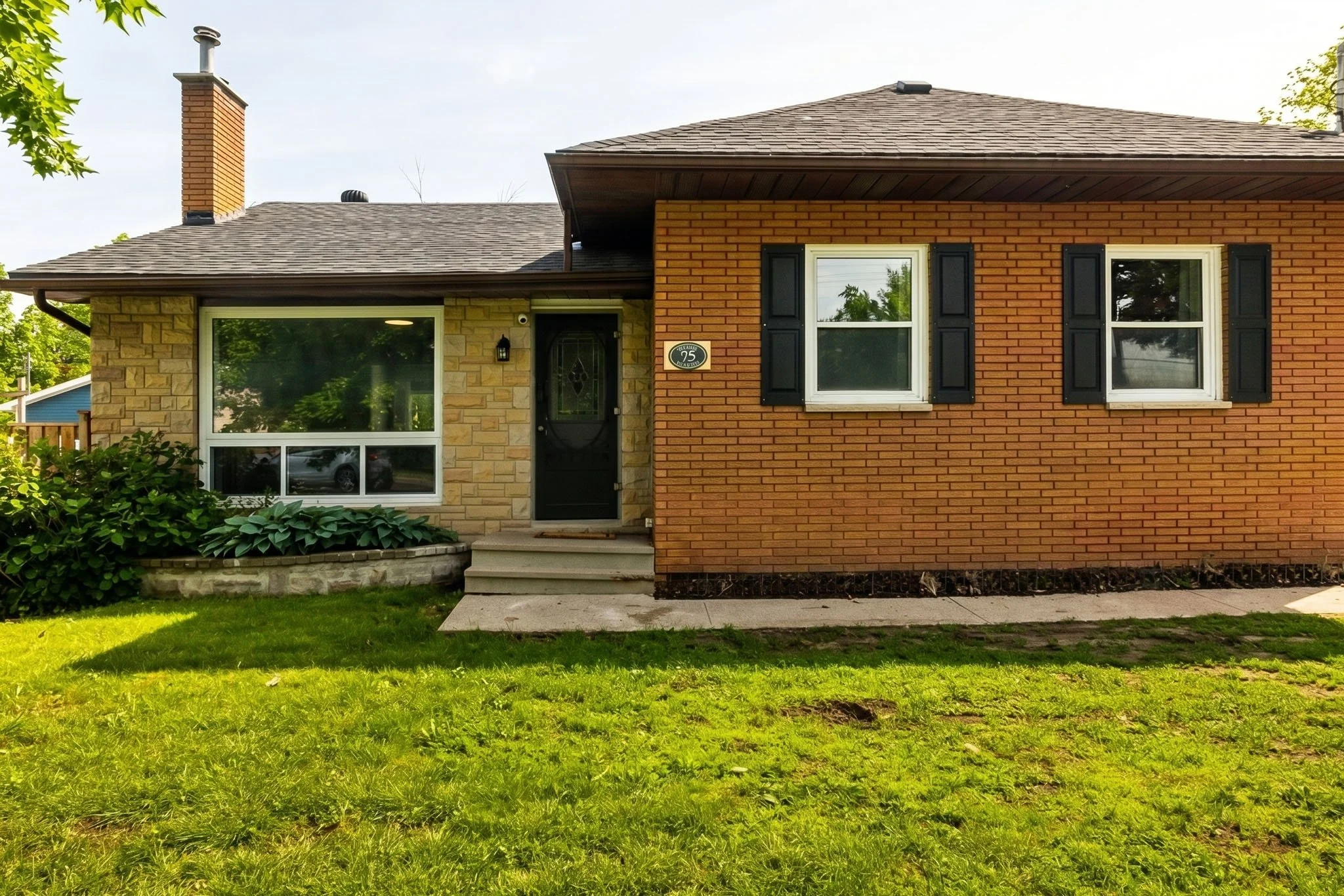 75 Wilson St W_003.jpg