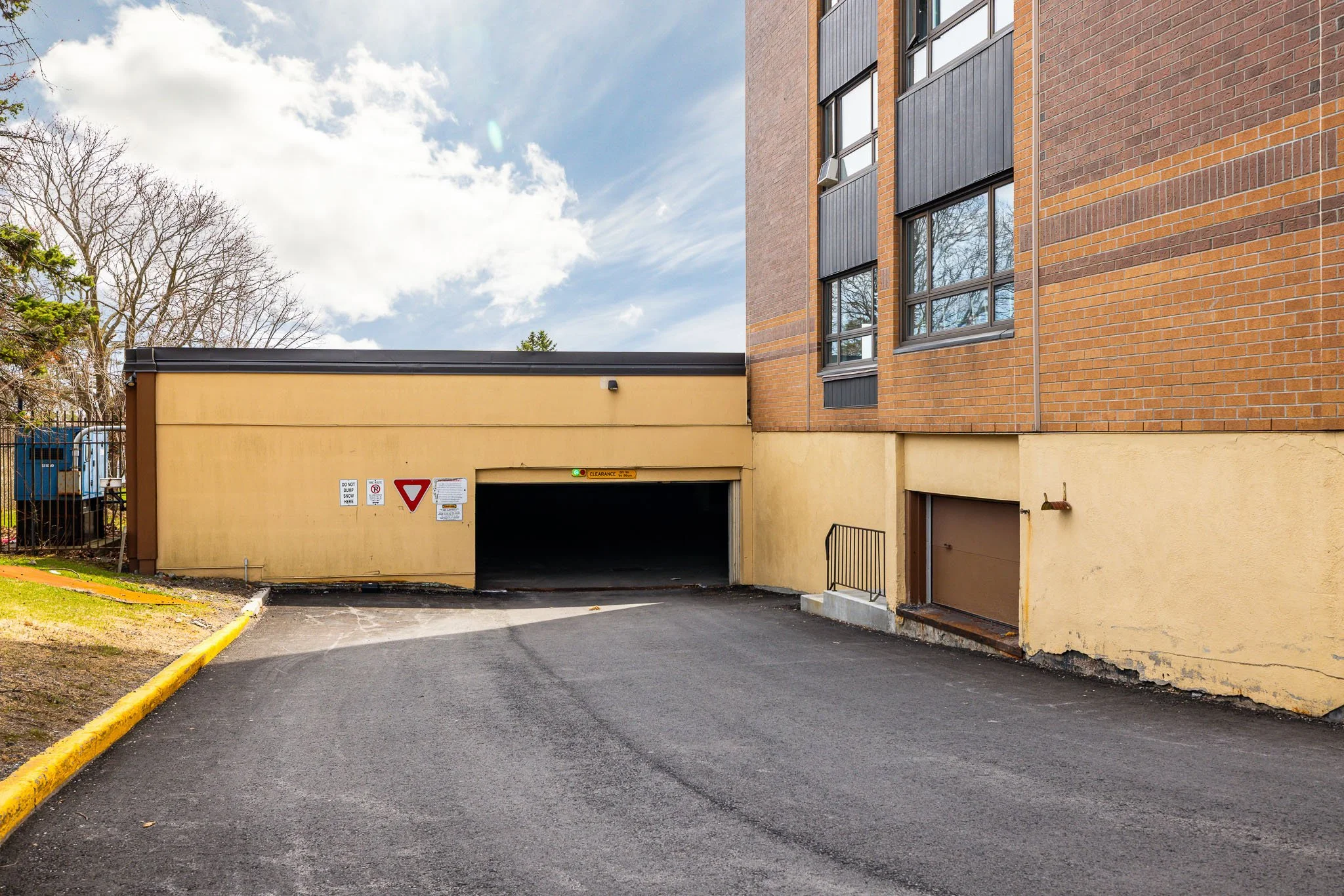 1356 Meadowlands 701_038.jpg