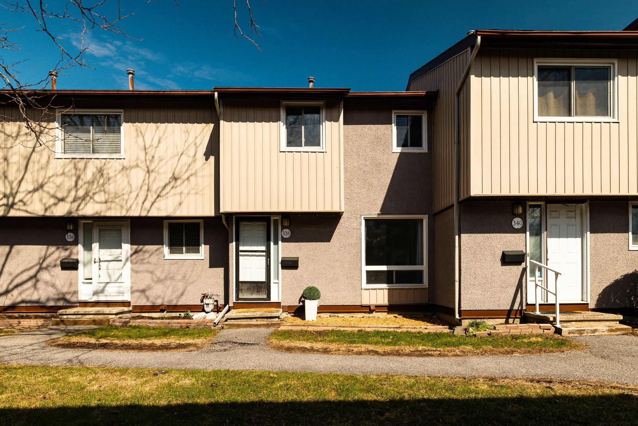 338 Woodfield_001.jpg