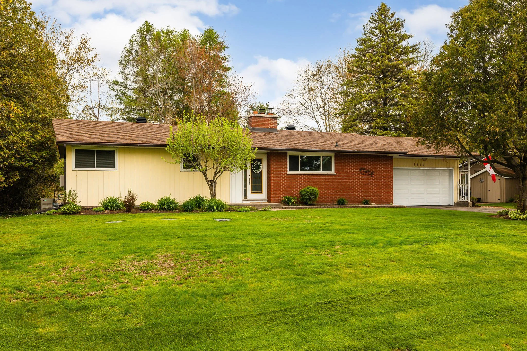 1303 Fairway_ext_008.jpg
