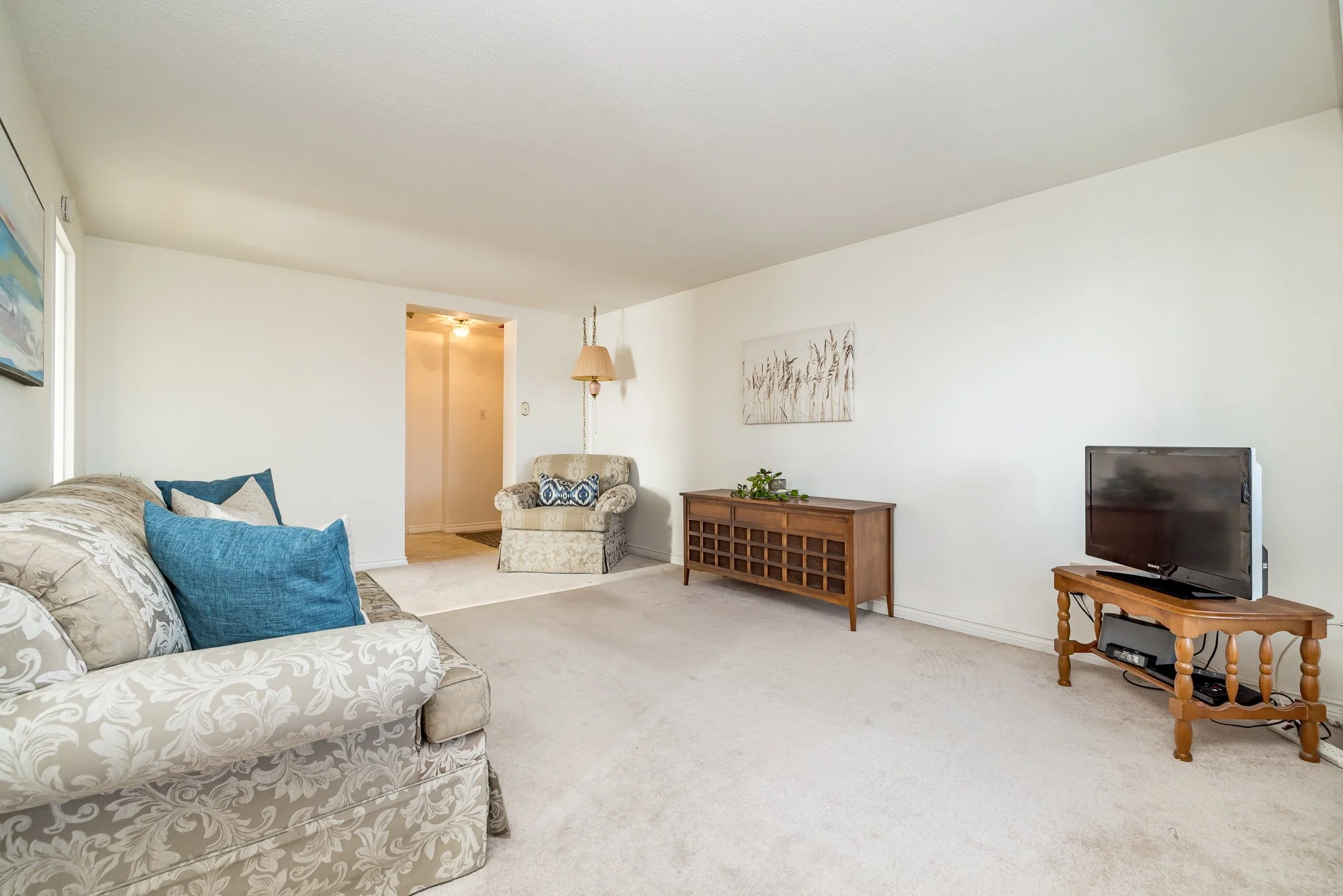 1356 Meadowlands 204_013.jpg