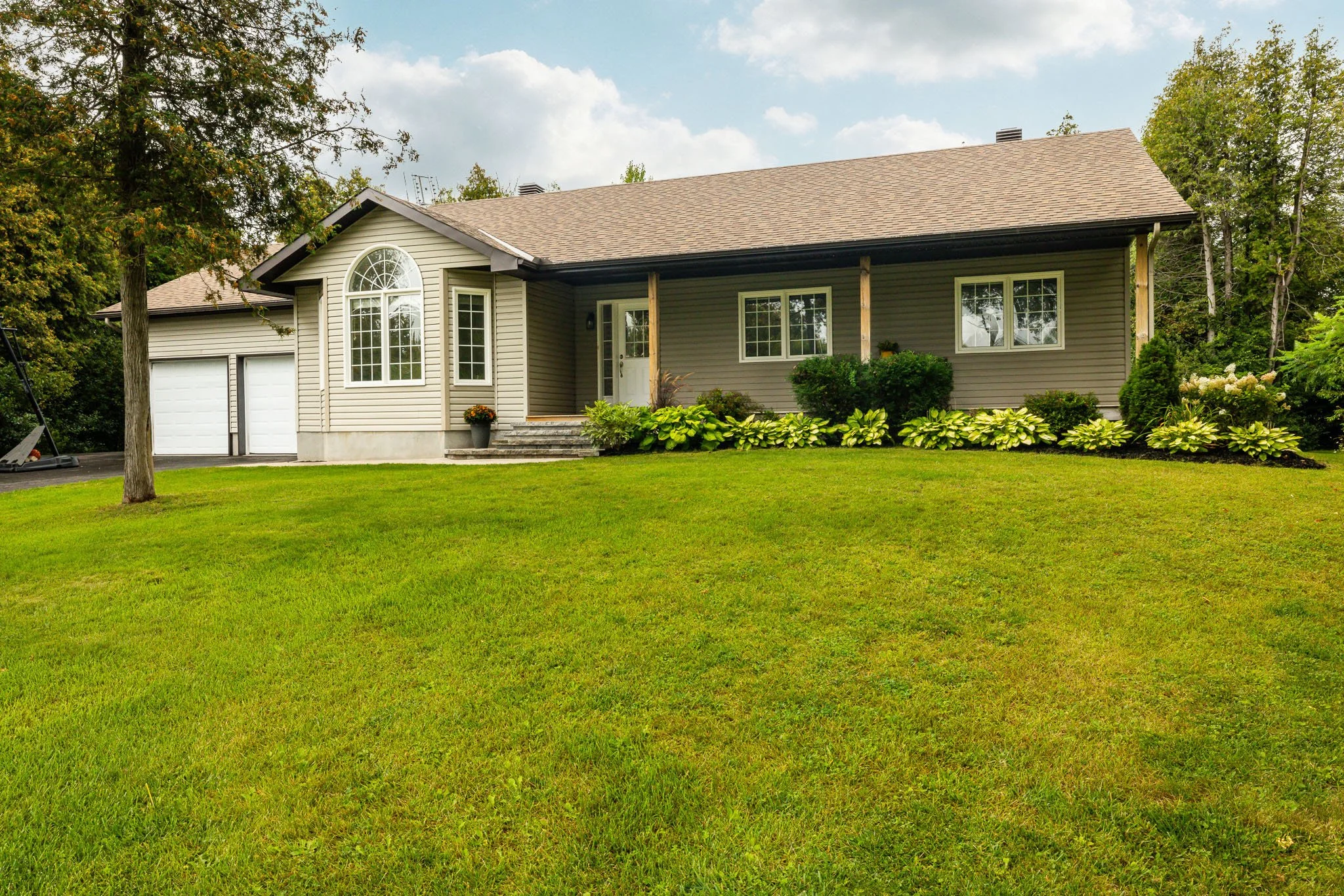 44 Meadowglen_0010.jpg