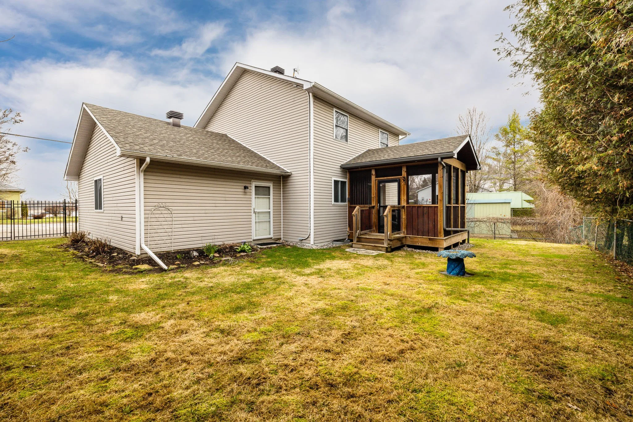 318 Main St E_046.jpg