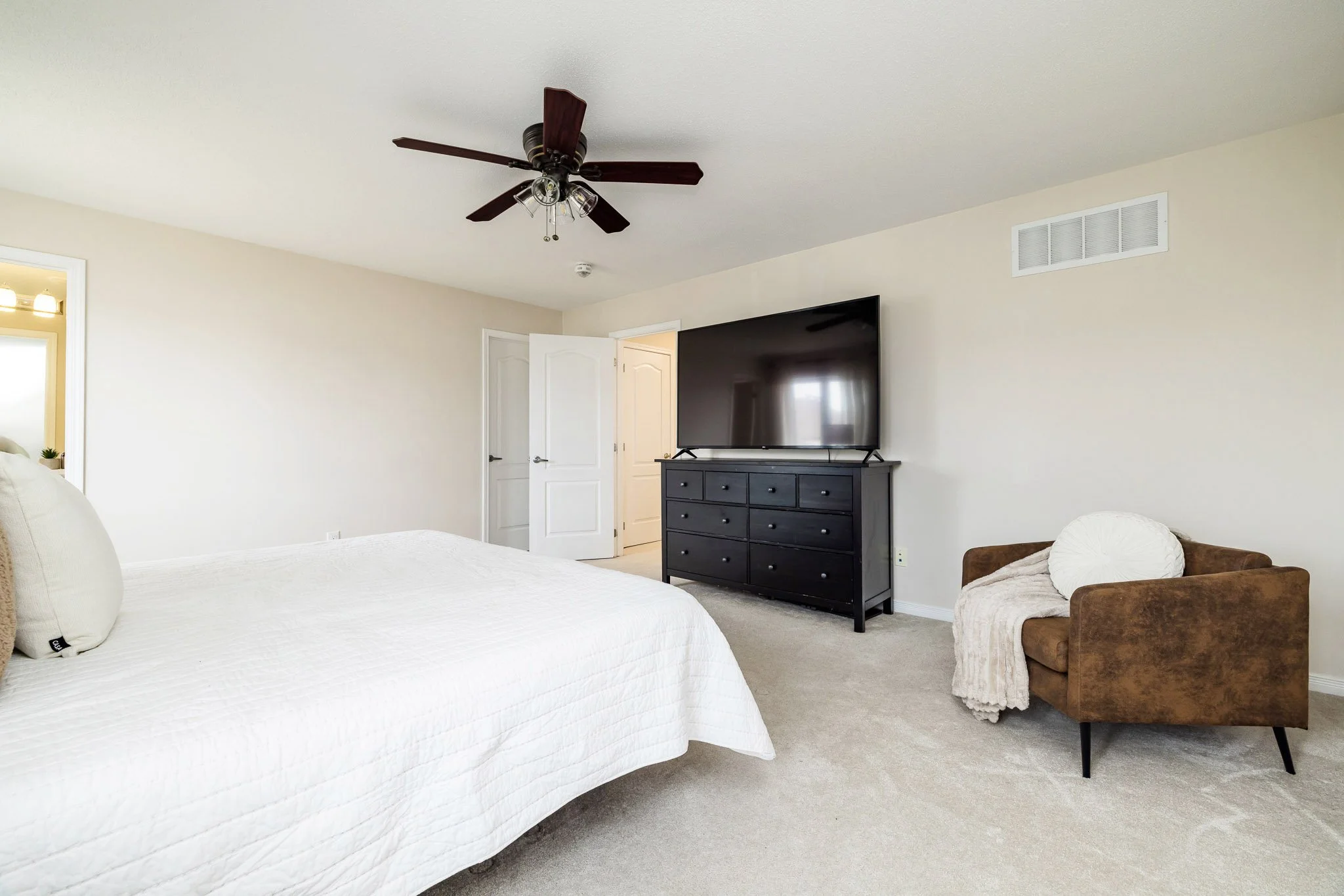 1869 Glencrest_030.jpg