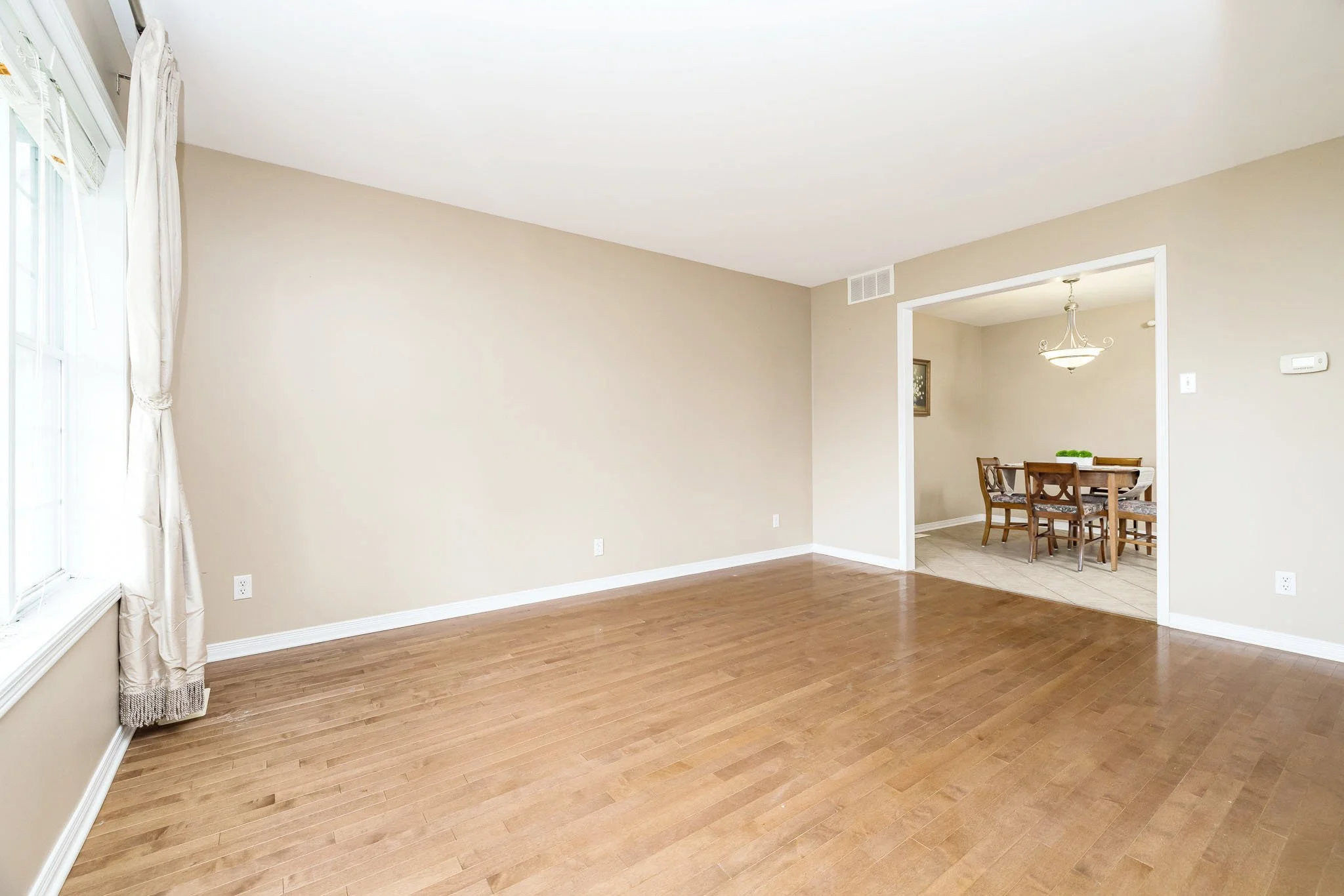 318 Main St E_013.jpg