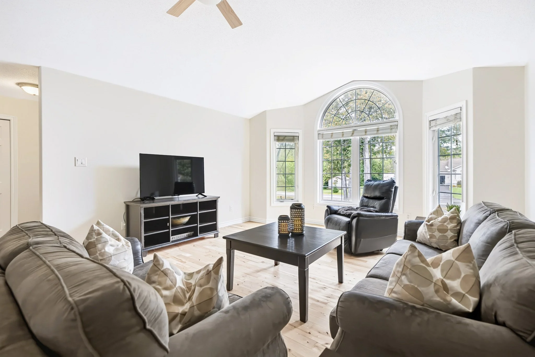 44 Meadowglen_0018.jpg