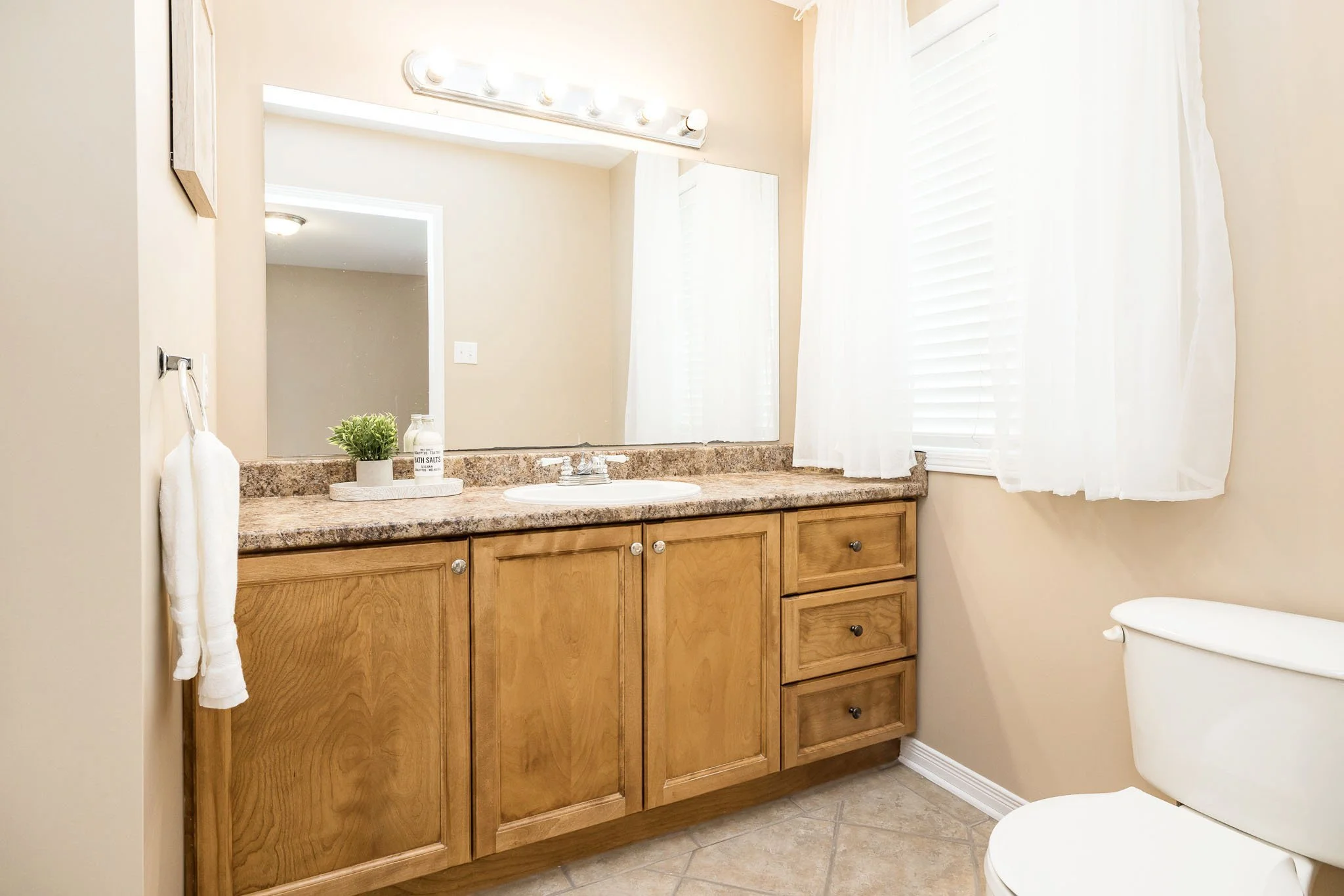 318 Main St E_032.jpg