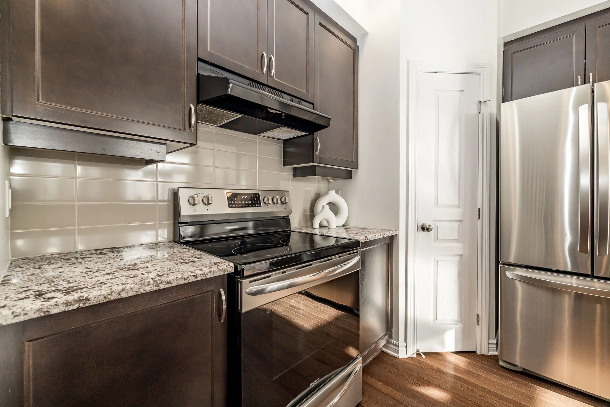 344 Kingbrook_016.jpg