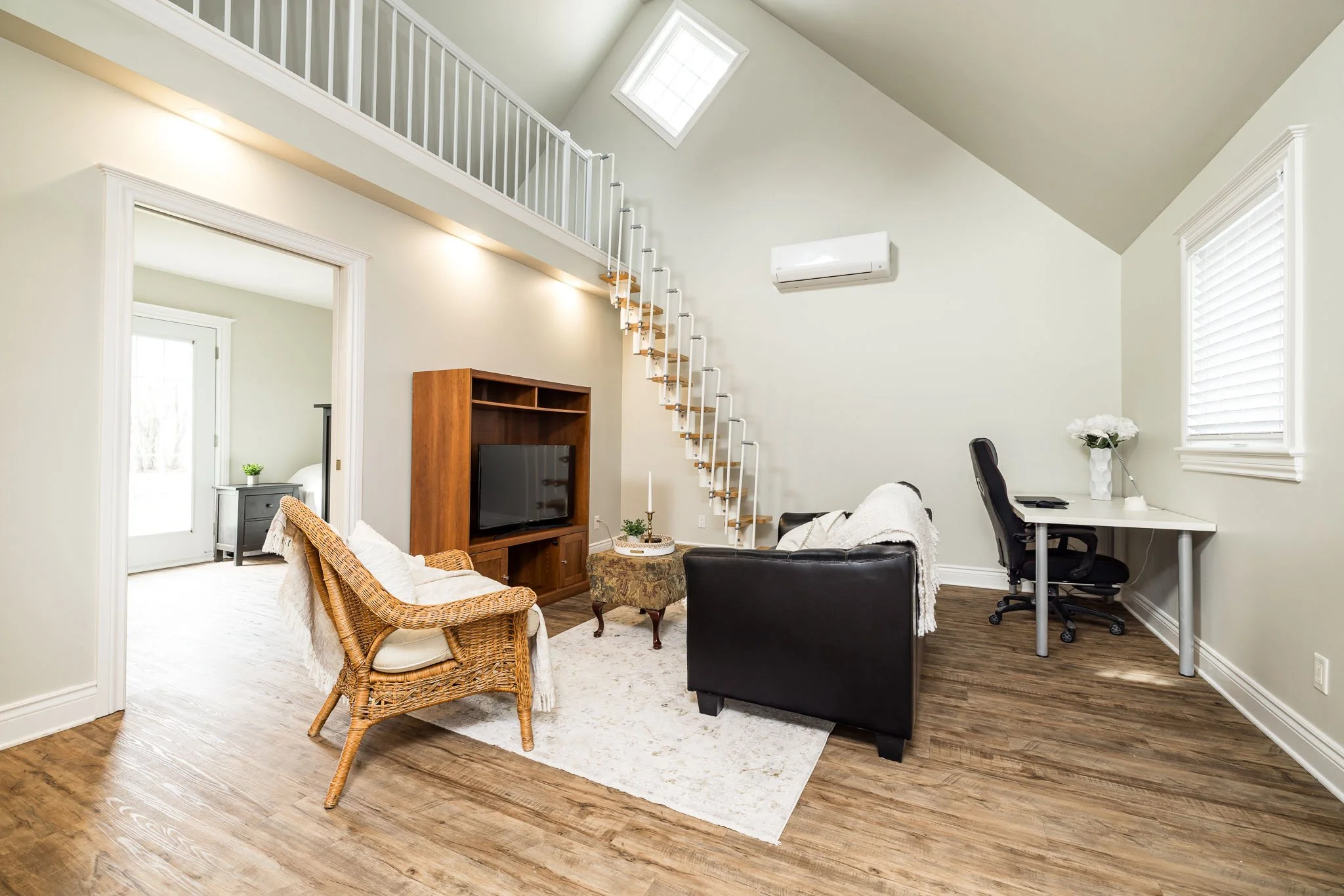 318 Main St W_042.jpg