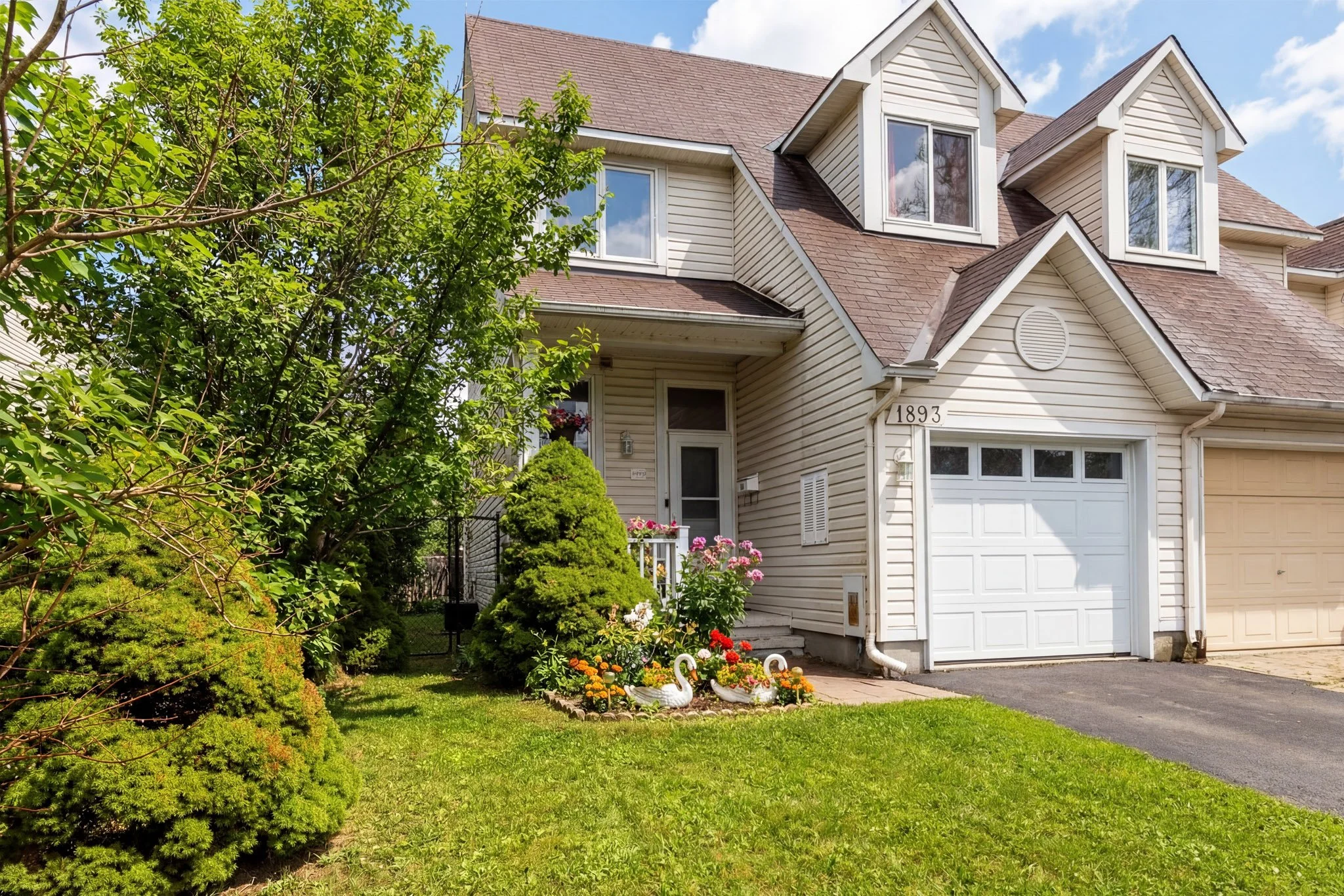 1893 Hennessy_002summer.jpg