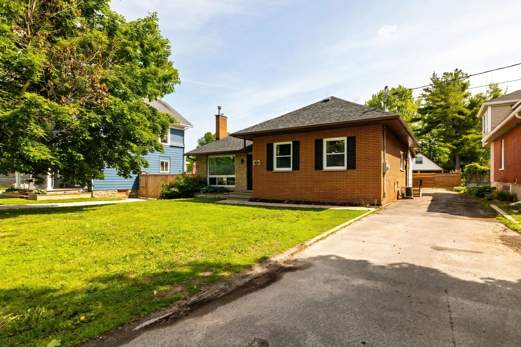75 Wilson St W_002.jpg