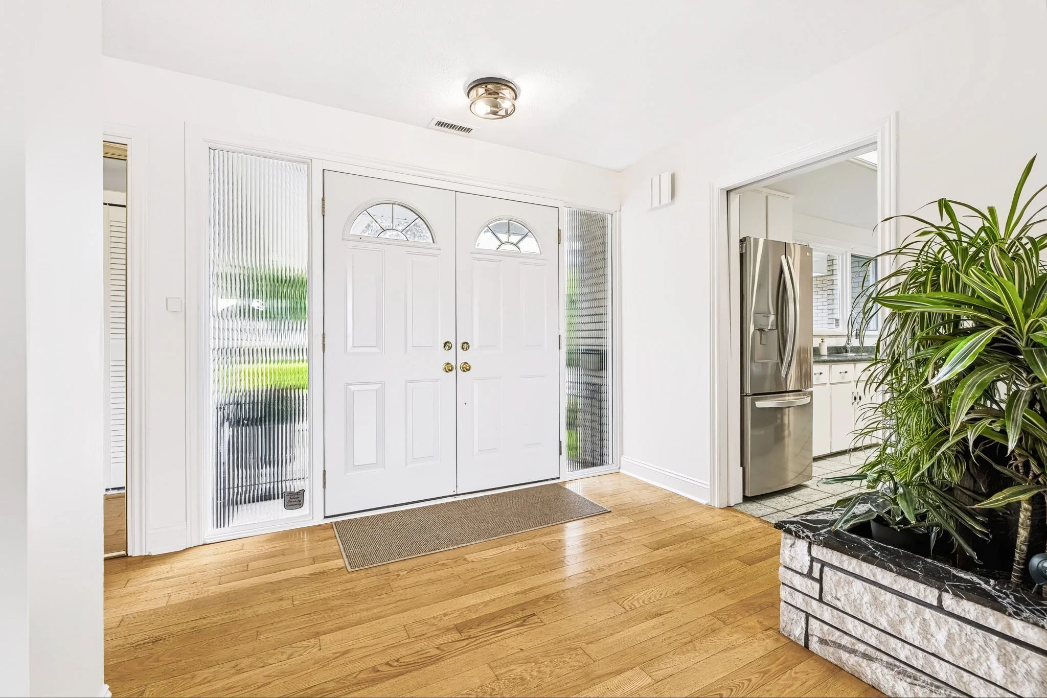 2027 Dundas__0018.jpg