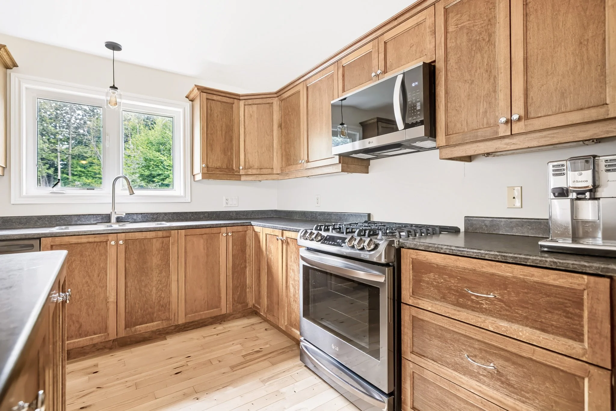 44 Meadowglen_0027.jpg