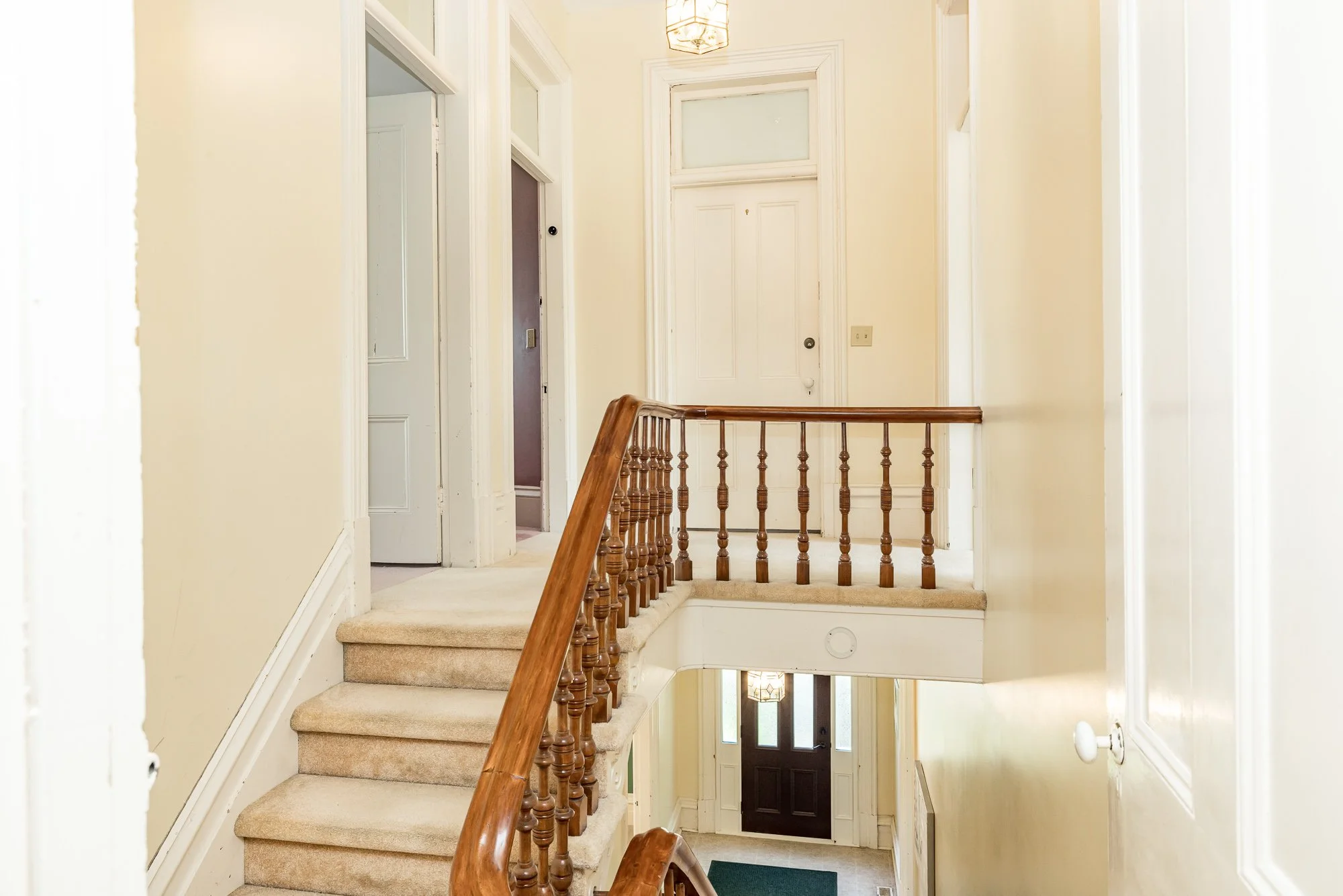 230 Main St W_048.jpg