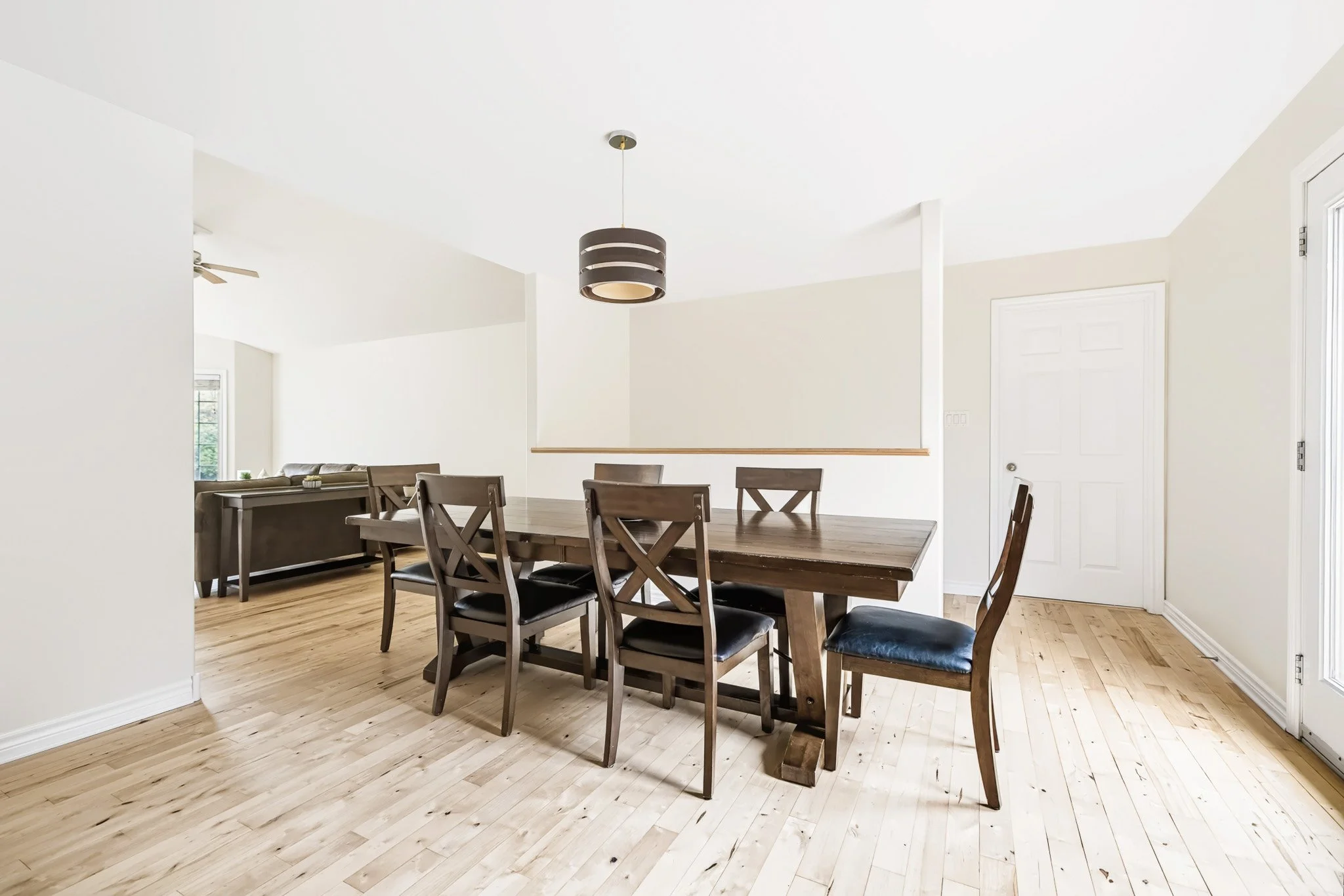 44 Meadowglen_0030.jpg