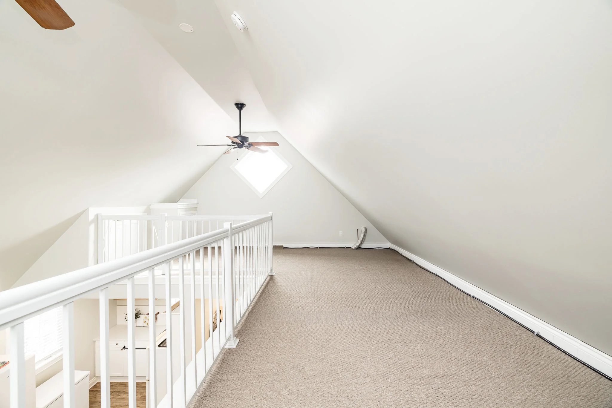 318 Main St W_055.jpg