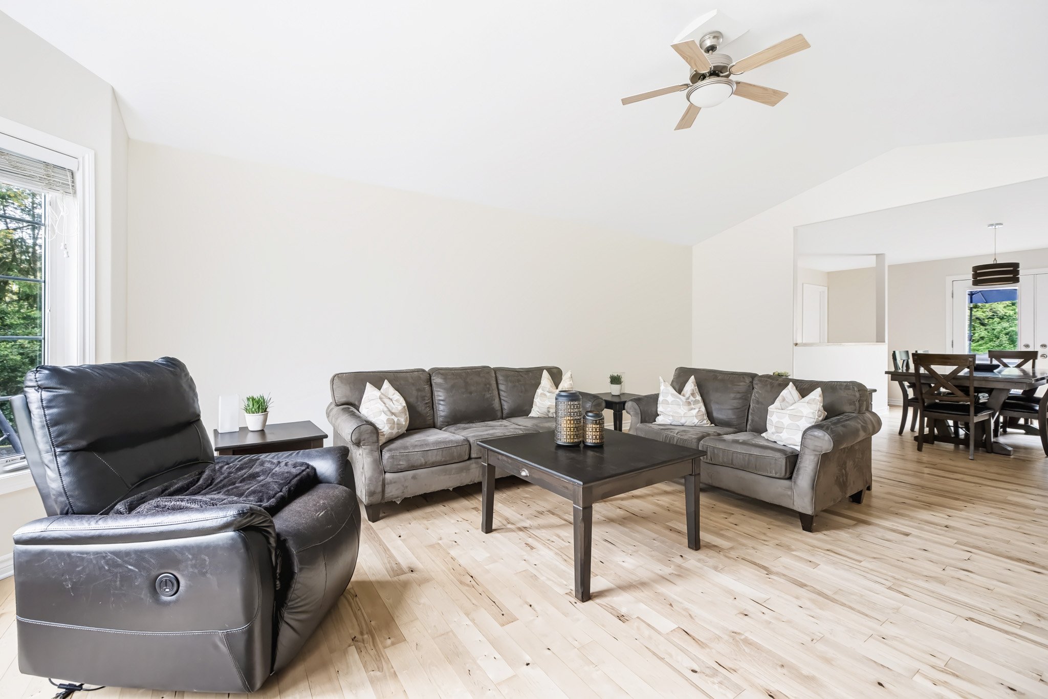 44 Meadowglen_0020.jpg