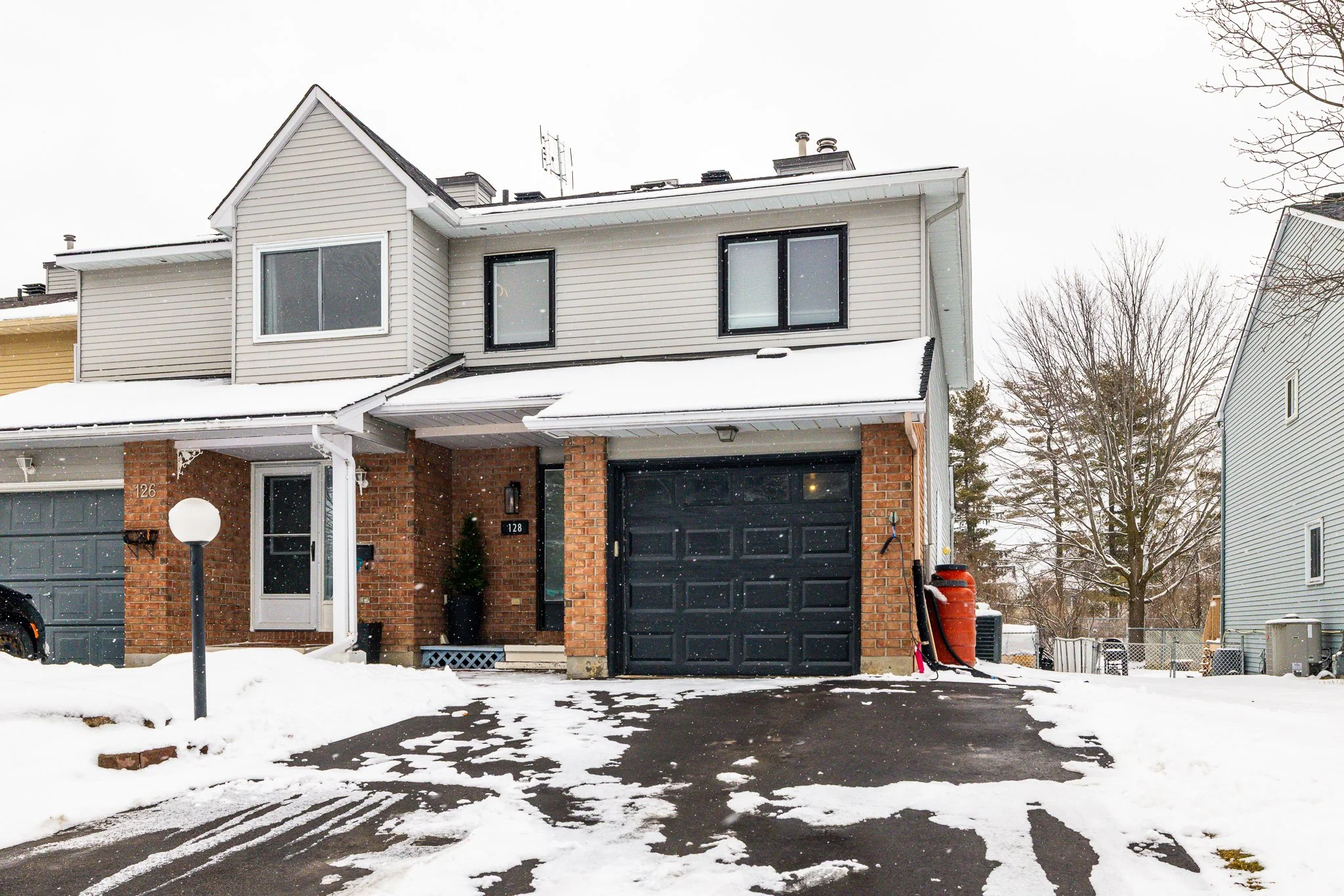 128 Pickwick_003.jpg