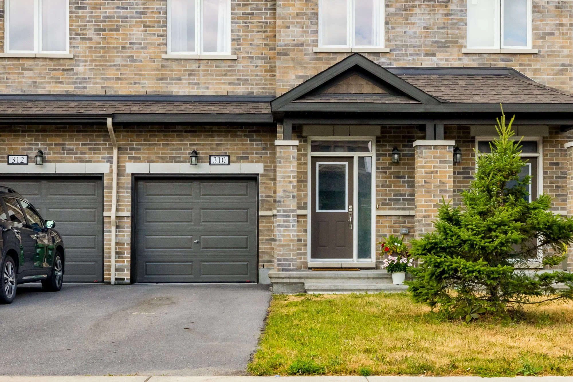 310 Livery Ext_002.jpg