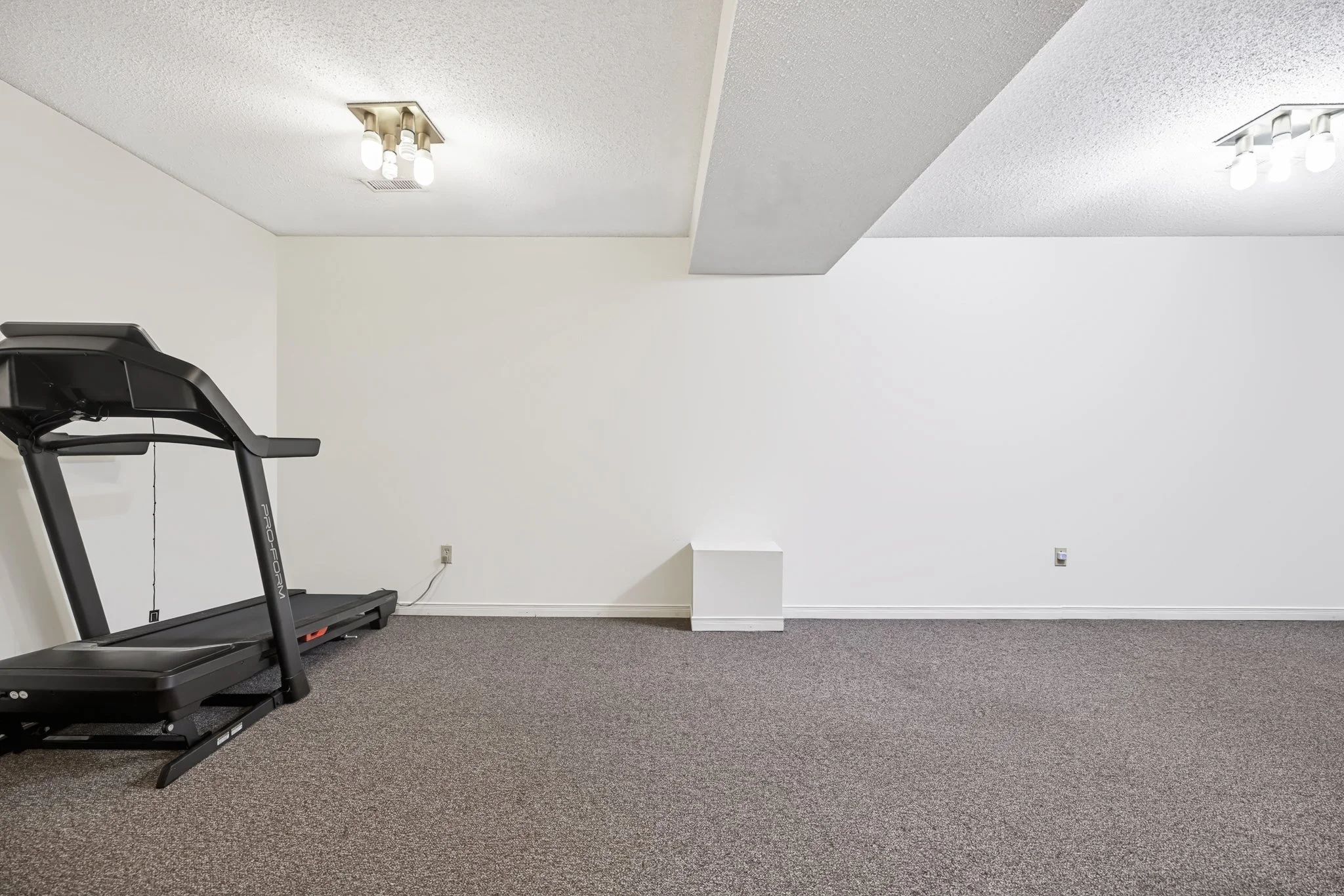 6068 Ridgelea_0054.jpg