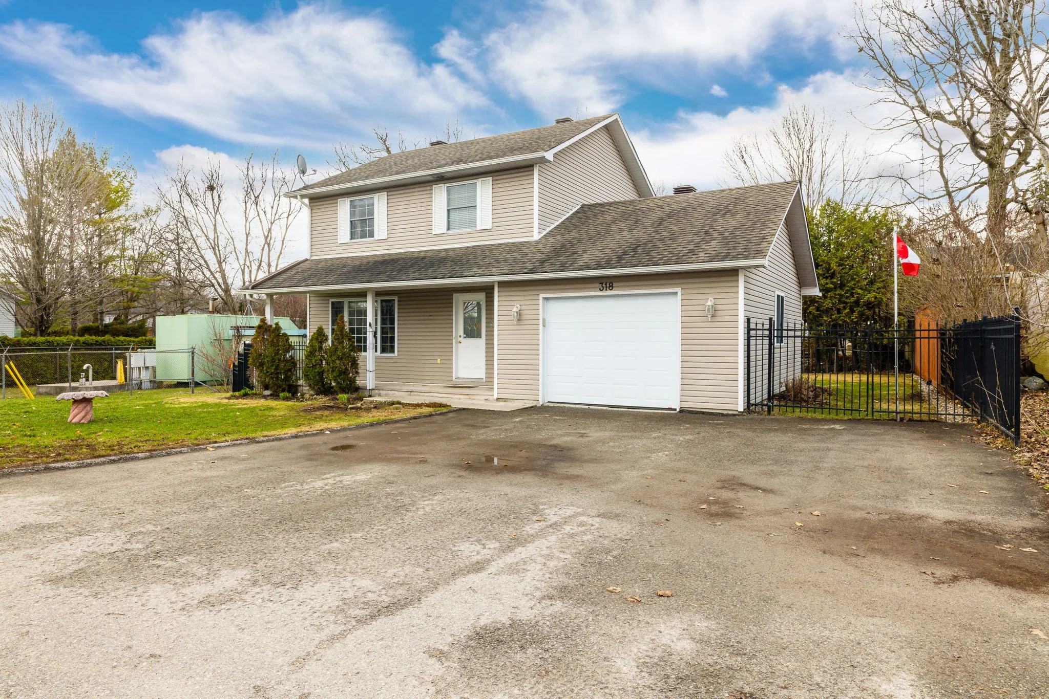 318 Main St E_007.jpg