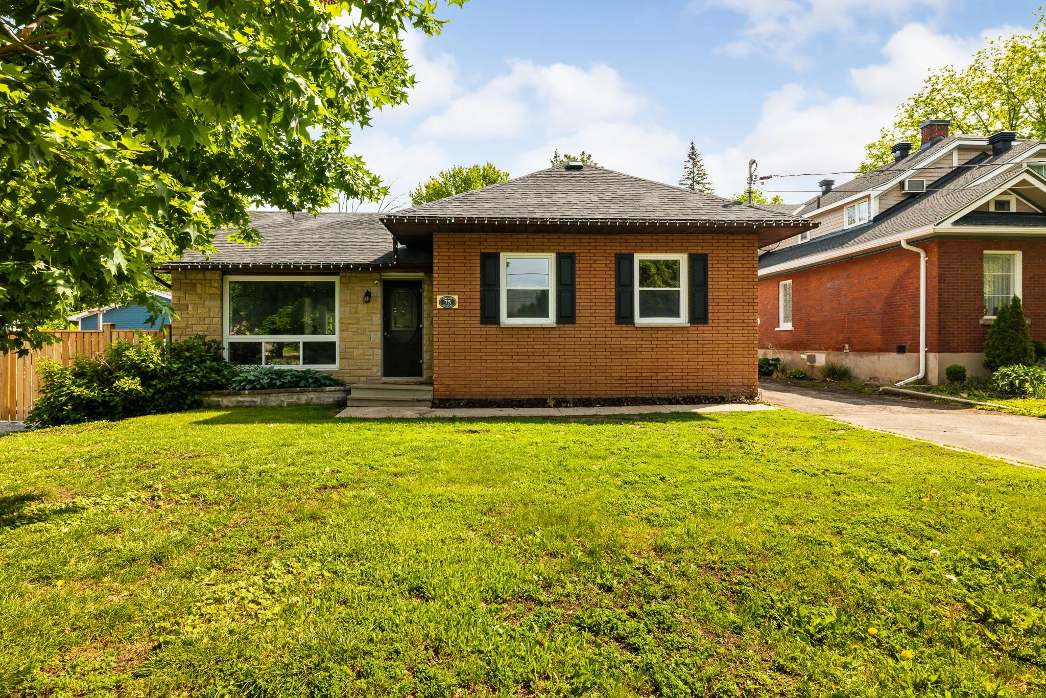75 Wilson St W_001.jpg