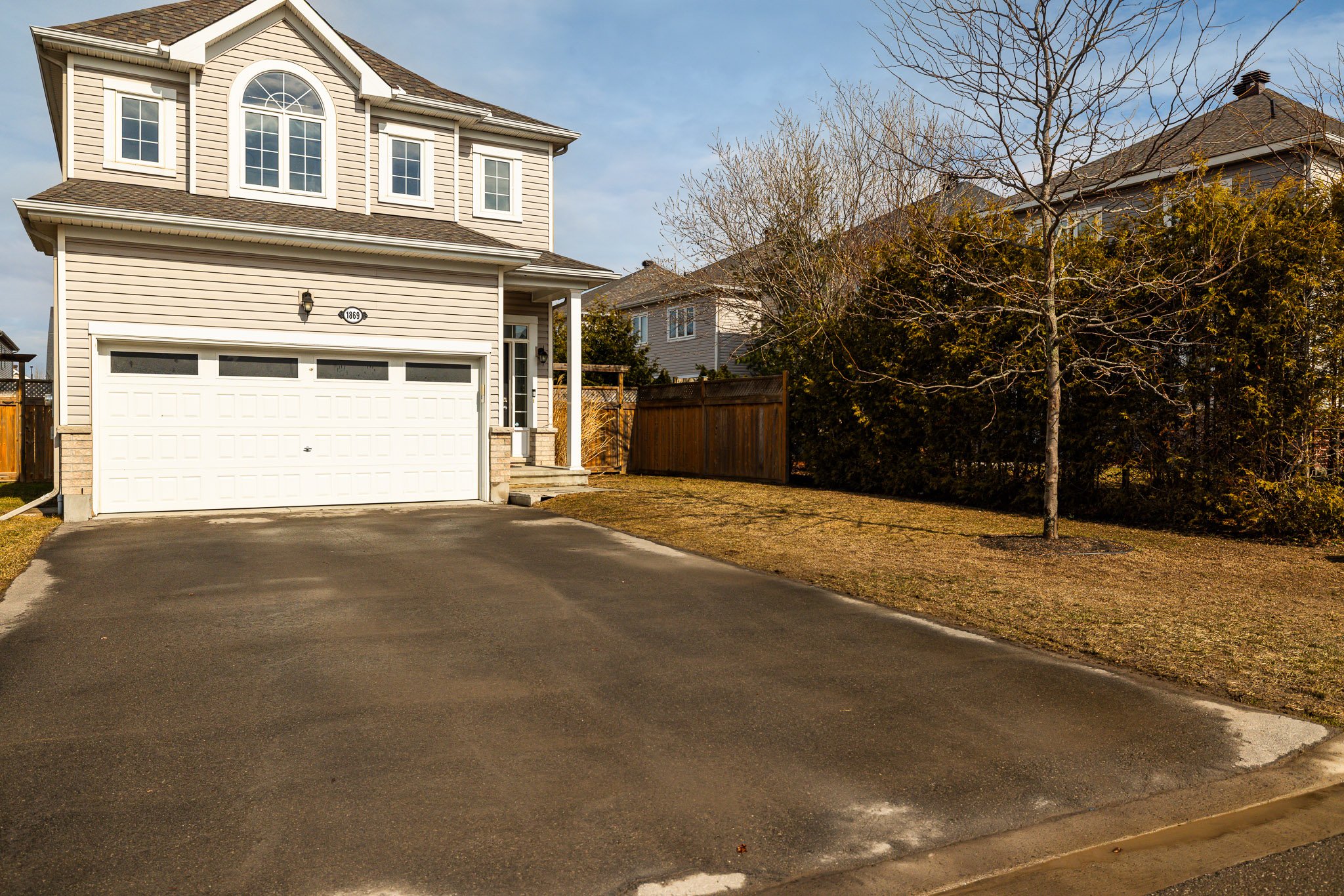 1869 Glencrest_002.jpg