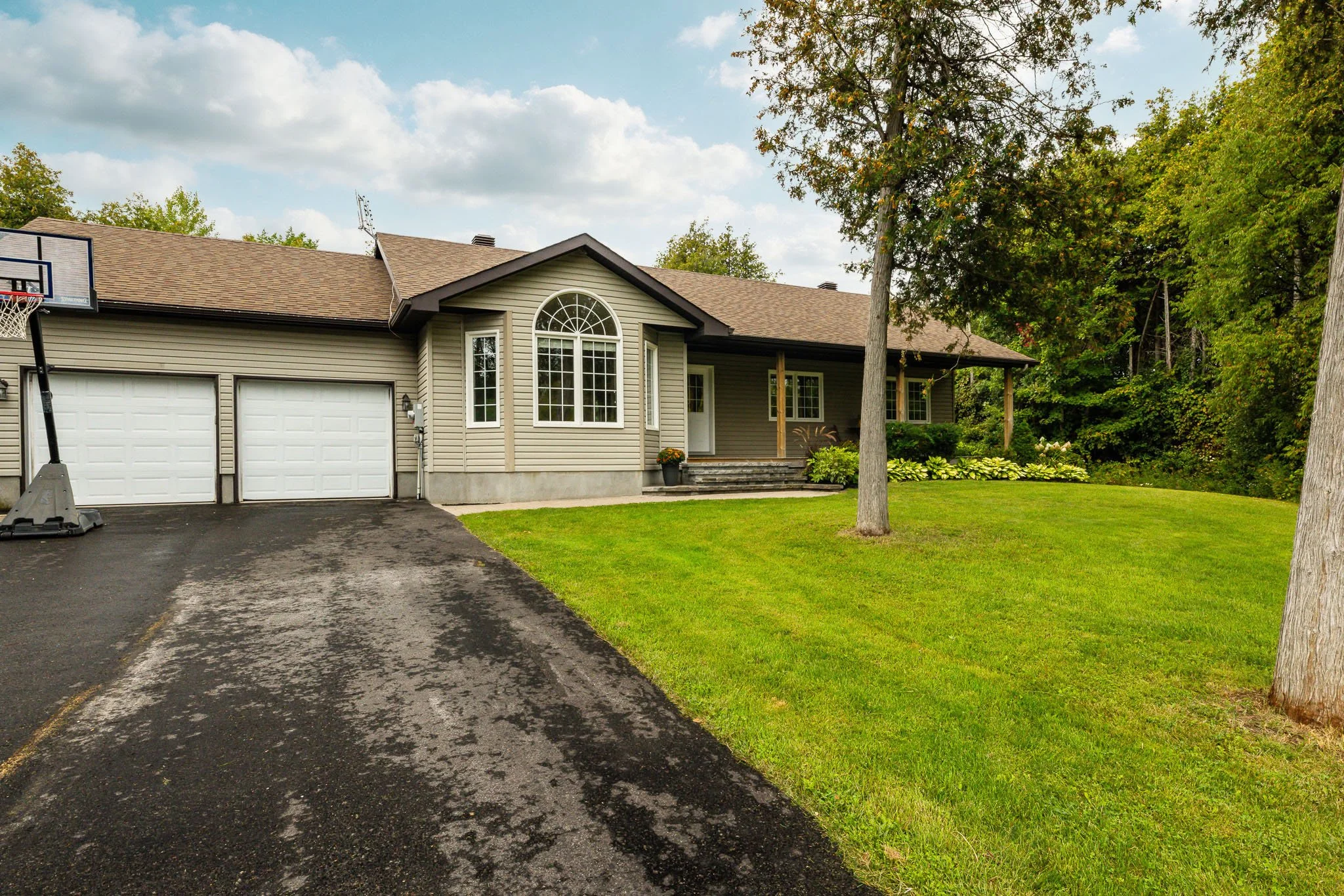 44 Meadowglen_0008.jpg