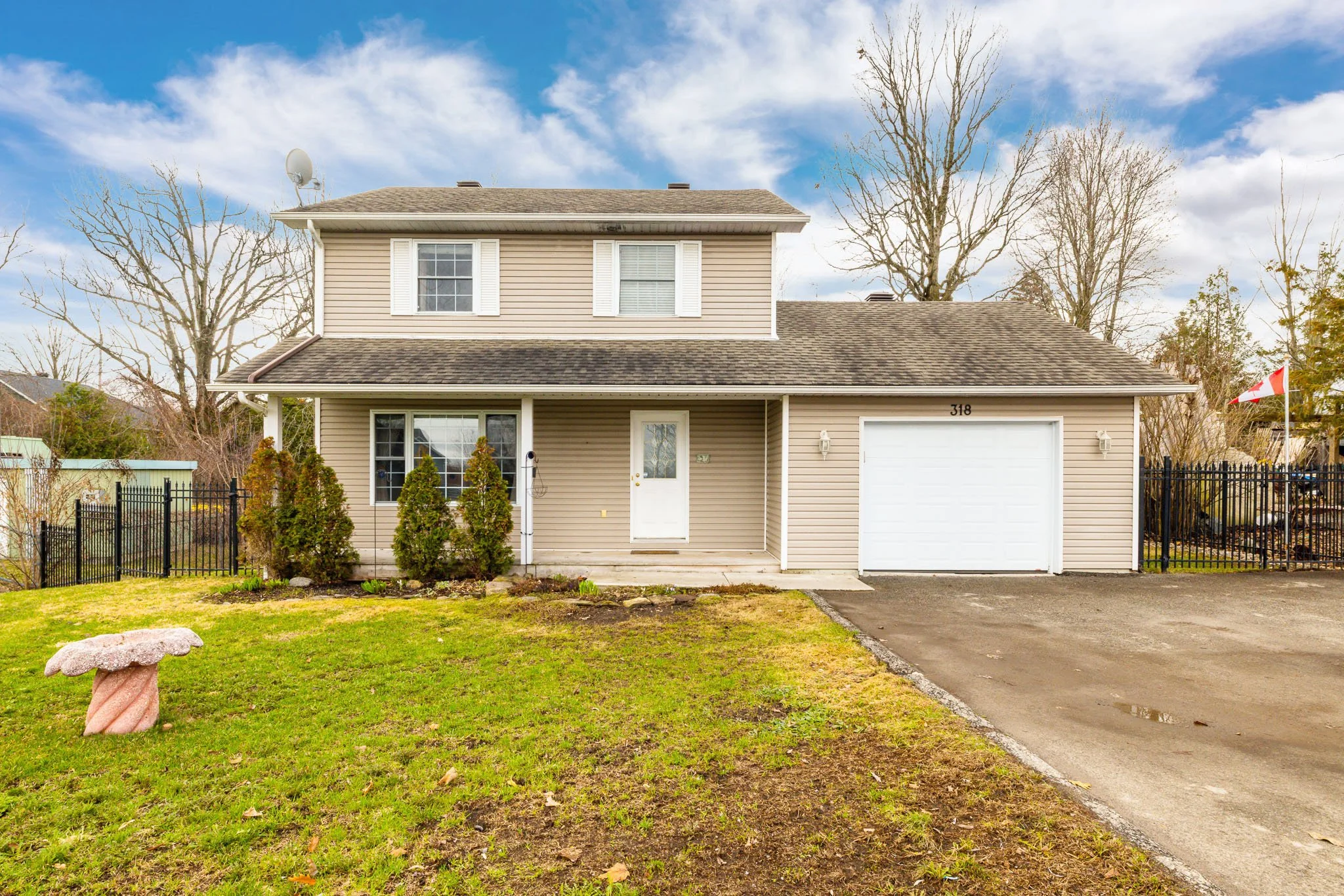 318 Main St E_001.jpg