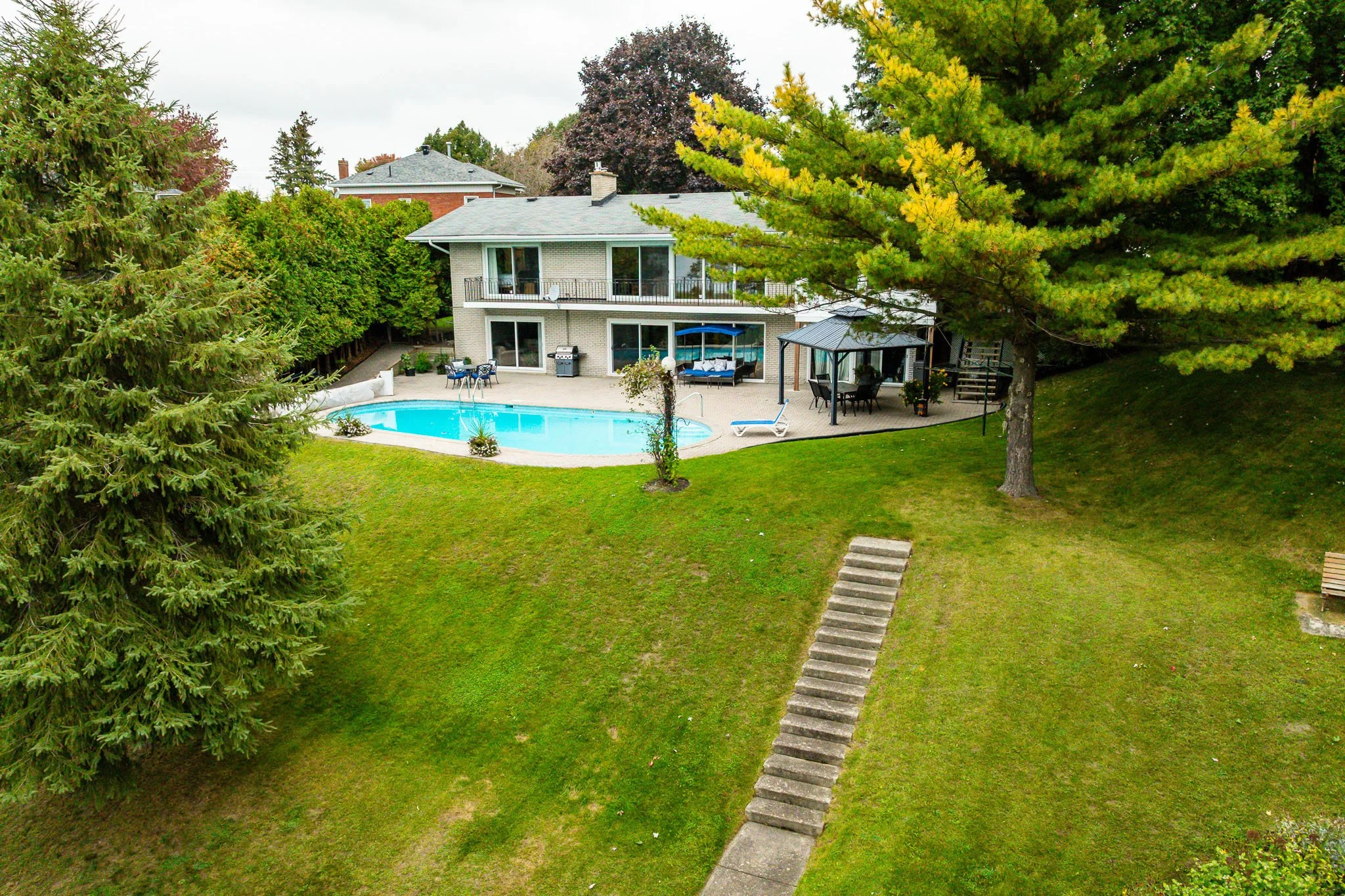 2027 Dundas__0074.jpg