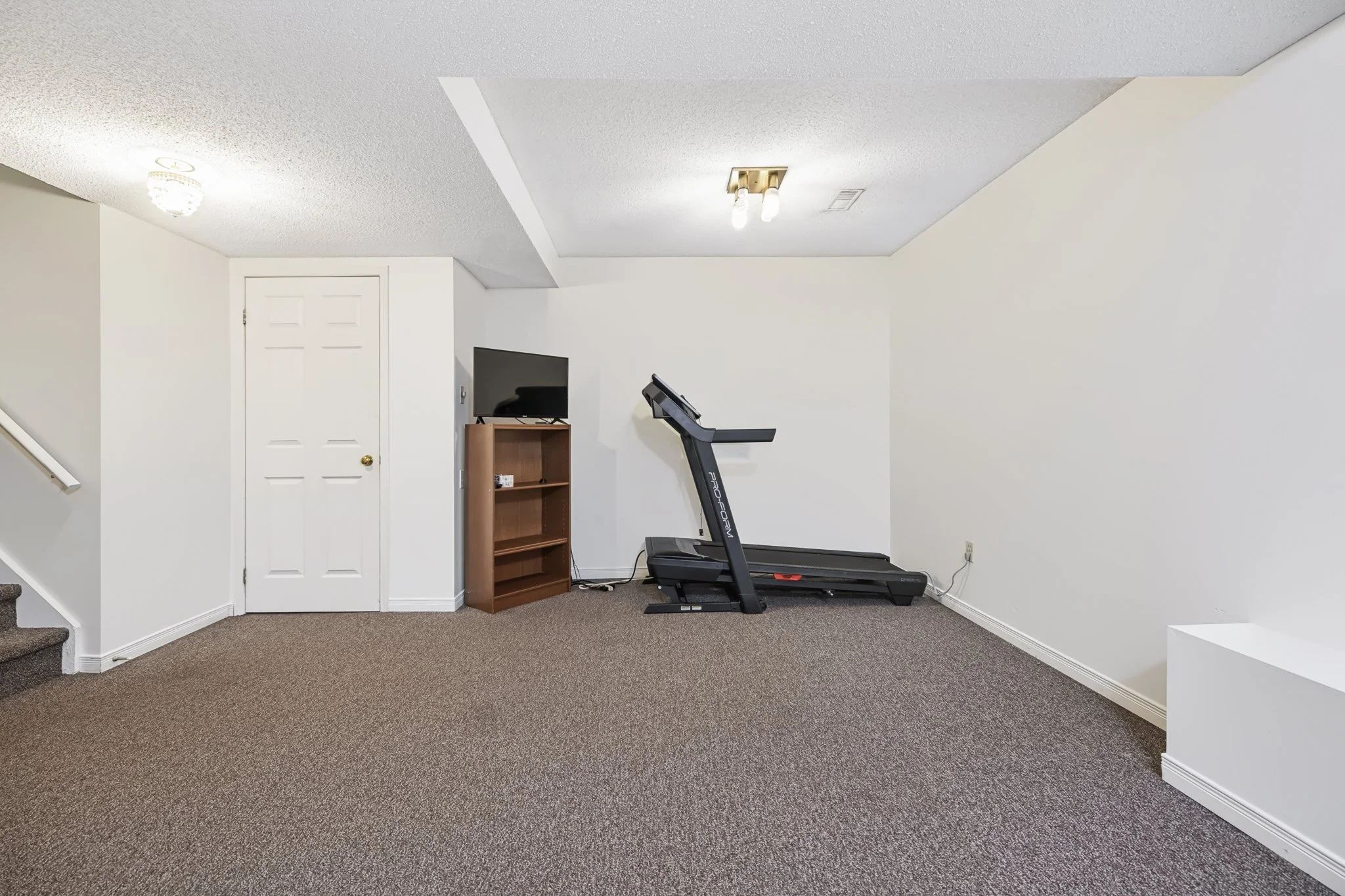 6068 Ridgelea_0056.jpg