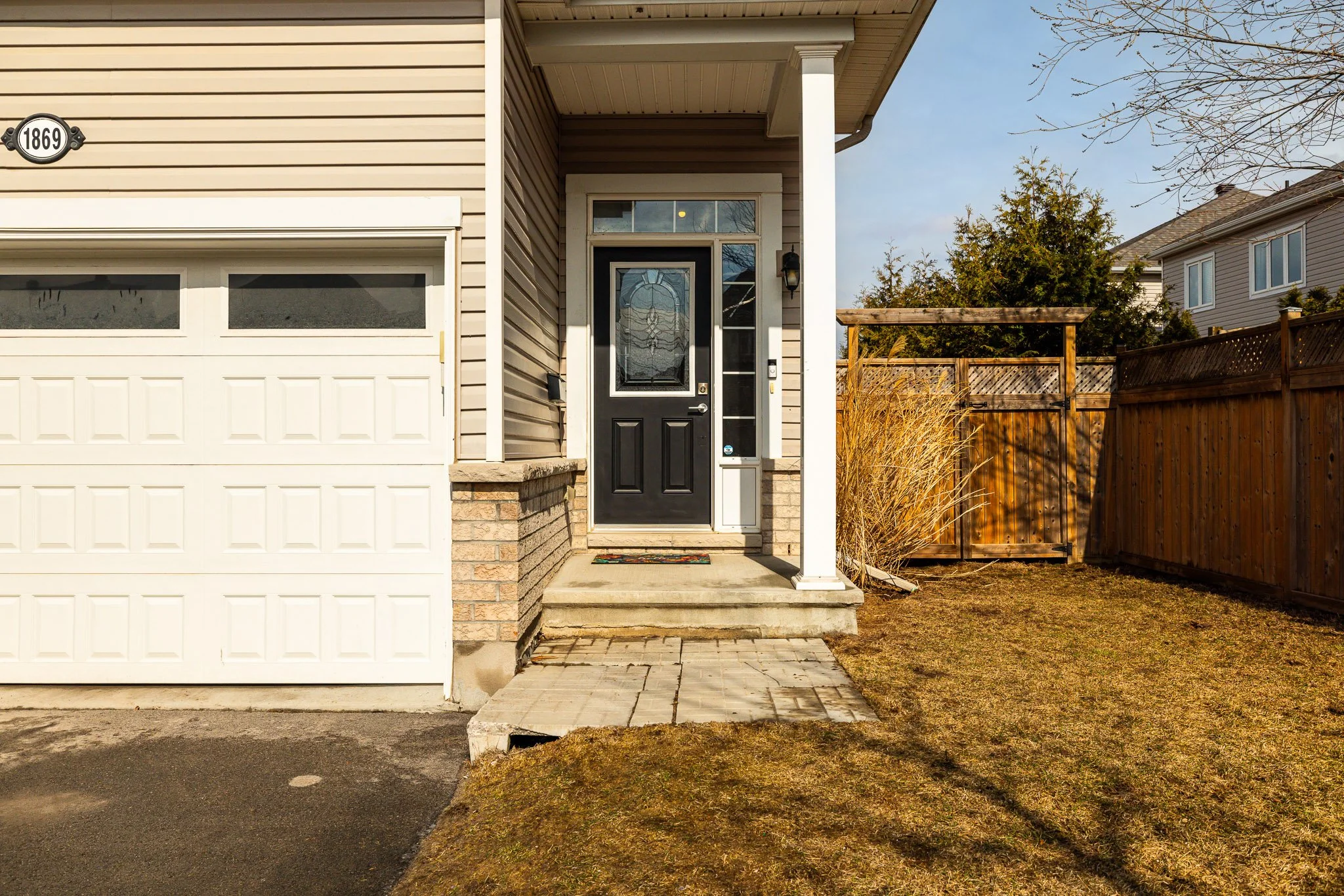 1869 Glencrest_005.jpg