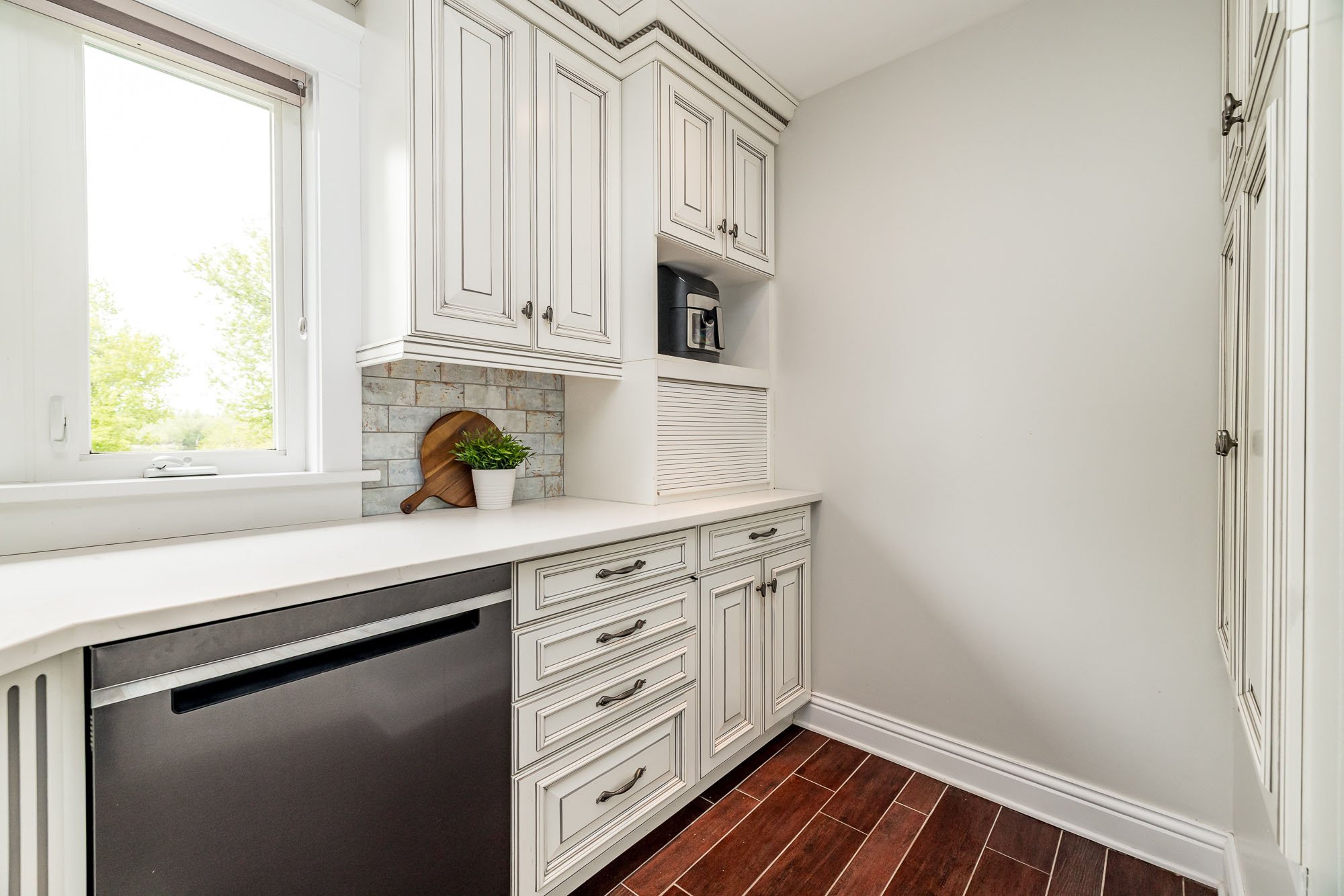 318 Broadway St W__029.jpg