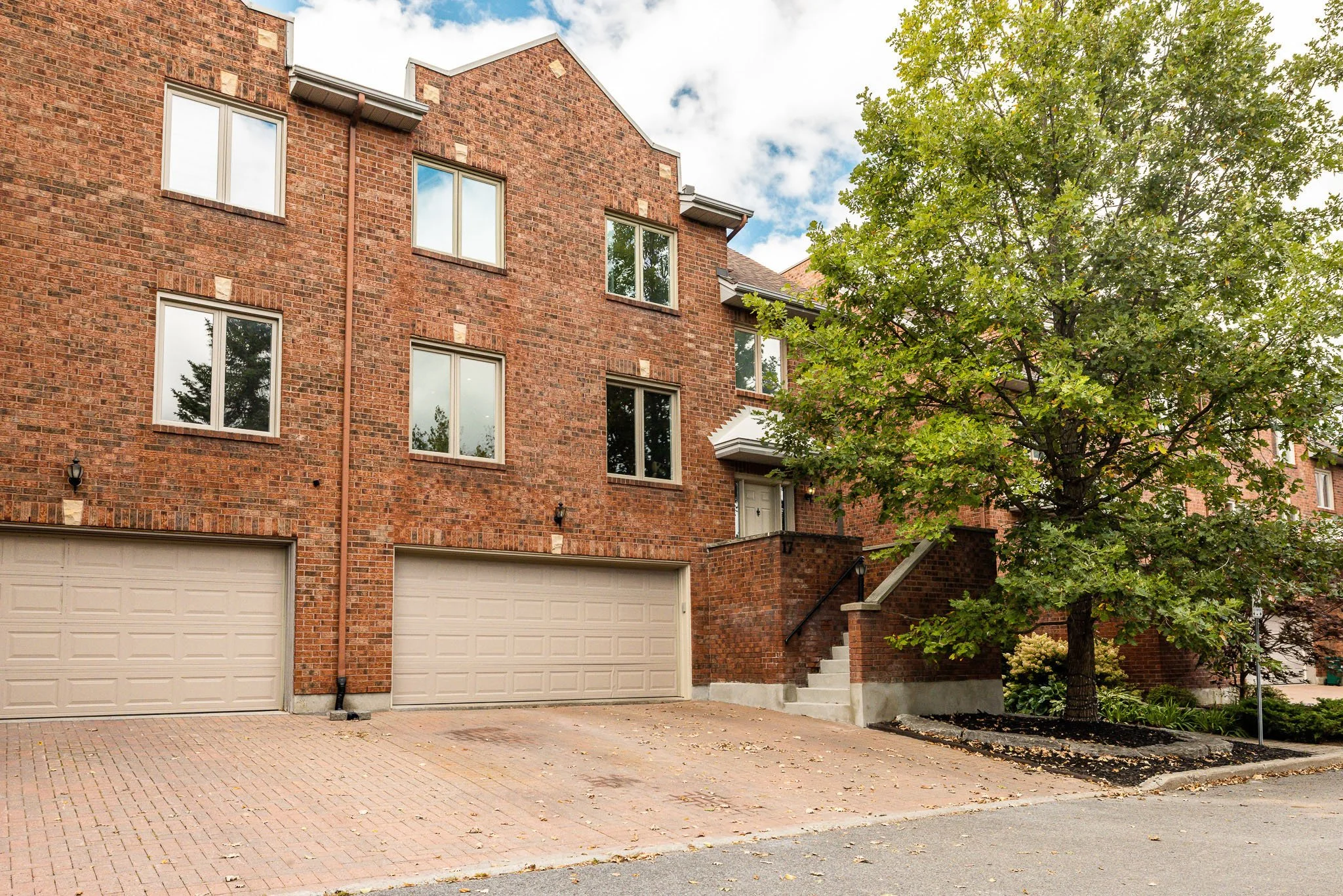 17 Catherwood_0002.jpg
