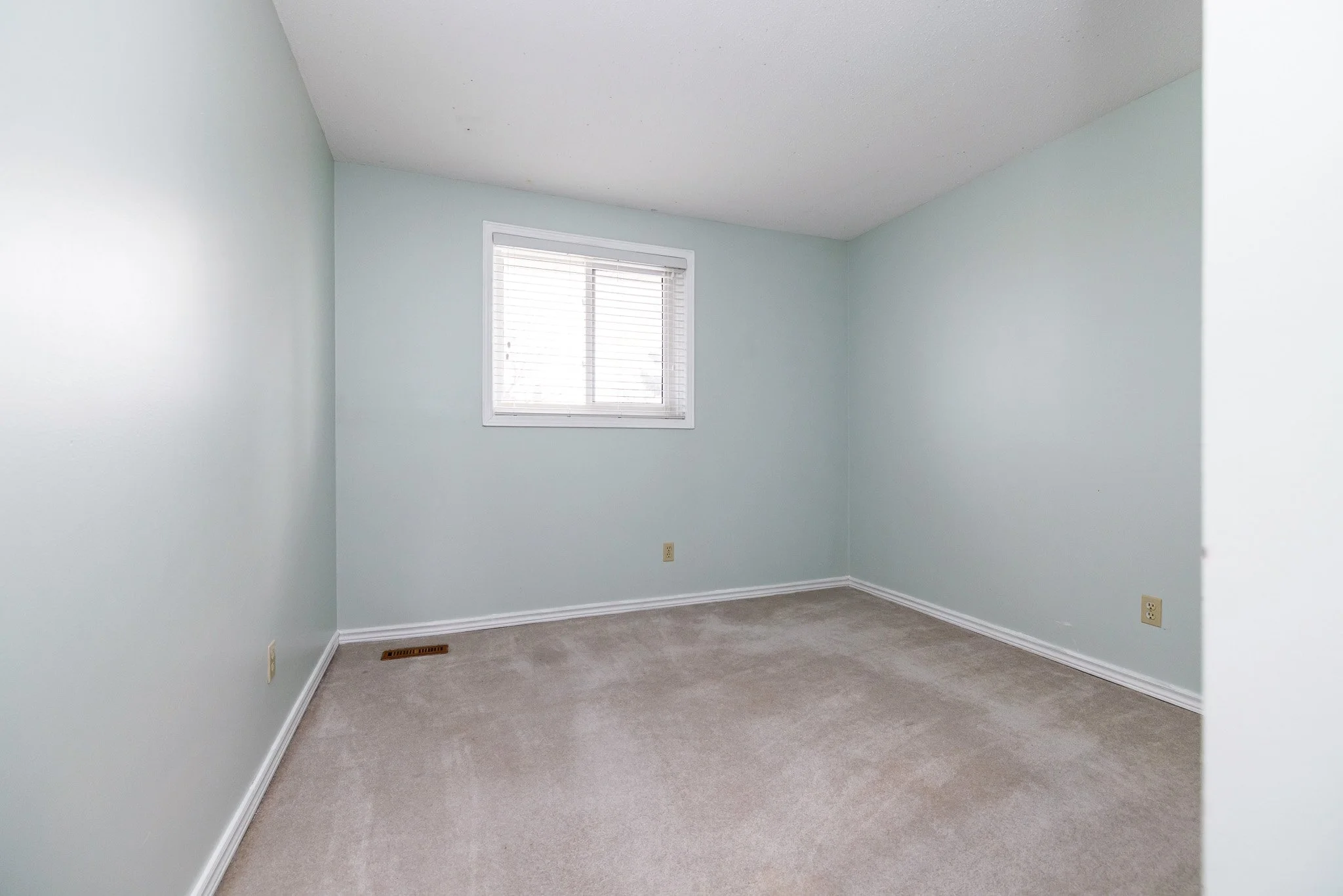 375 River Ridge_068.jpg