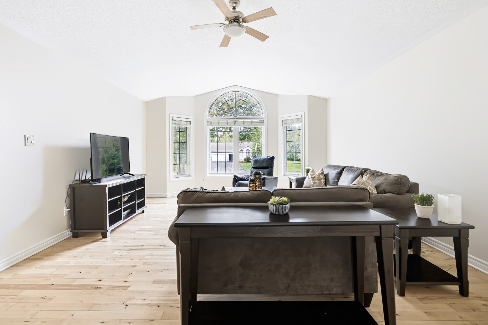 44 Meadowglen_0017.jpg