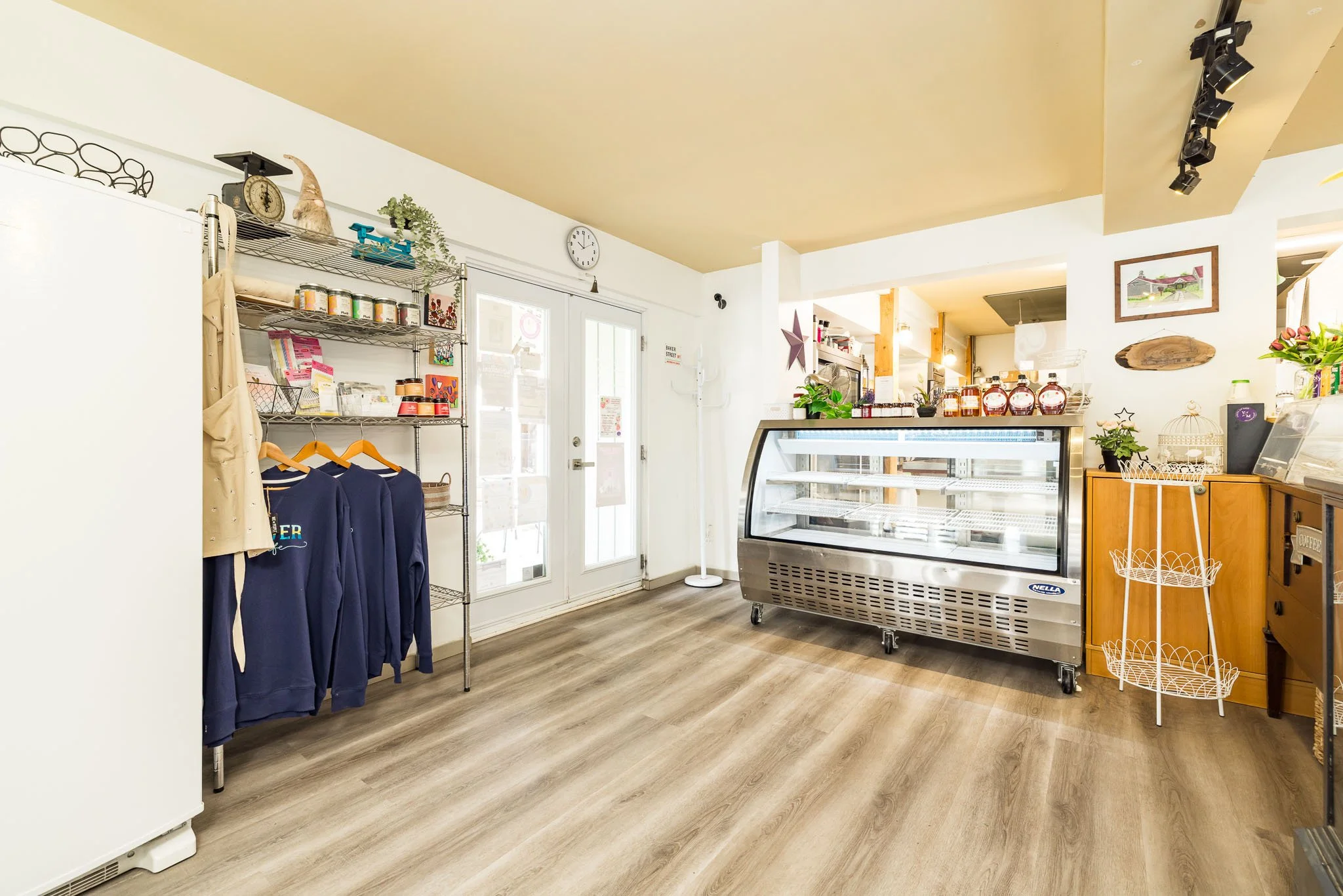 318 Main St W_021.jpg