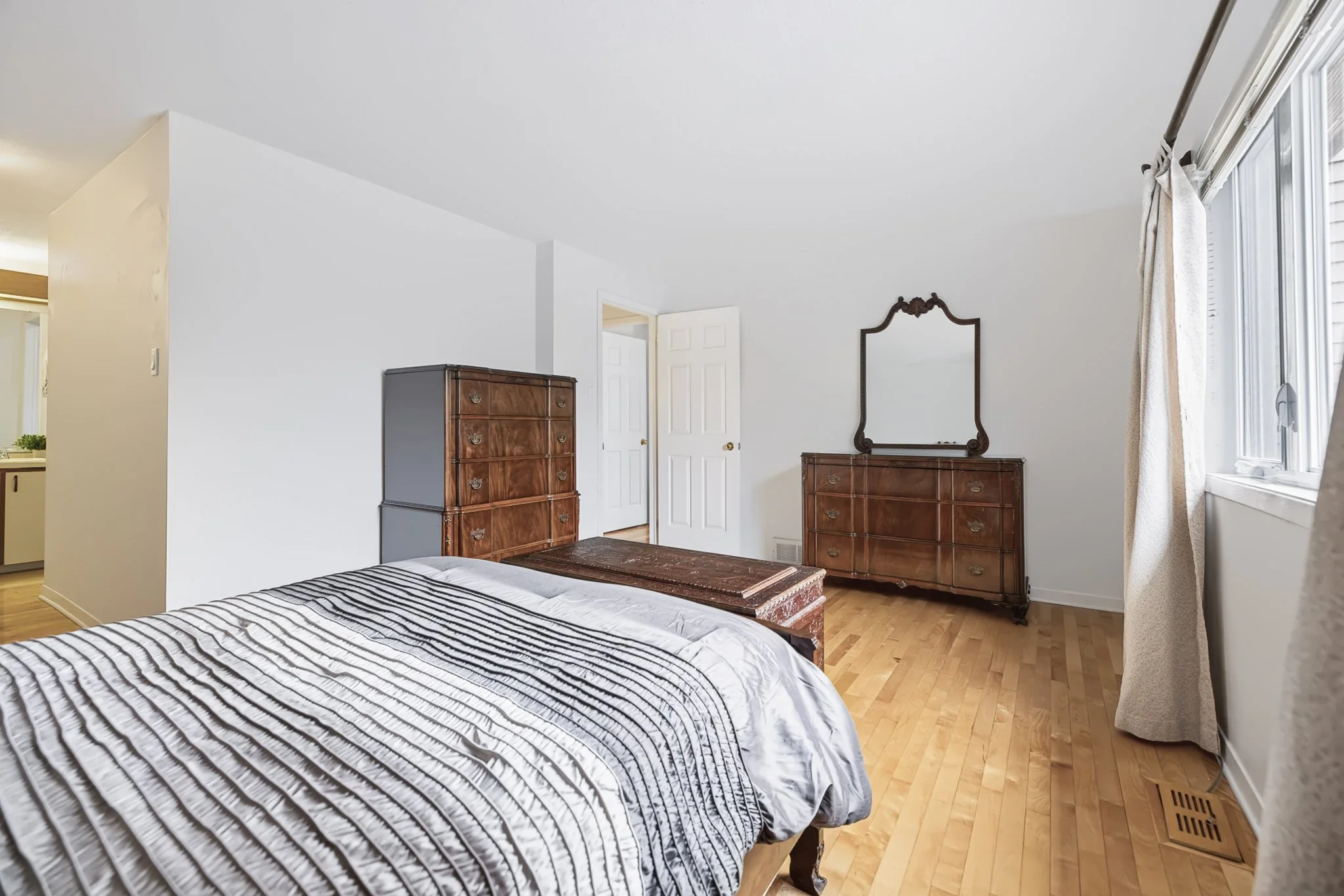 6068 Ridgelea_0039.jpg