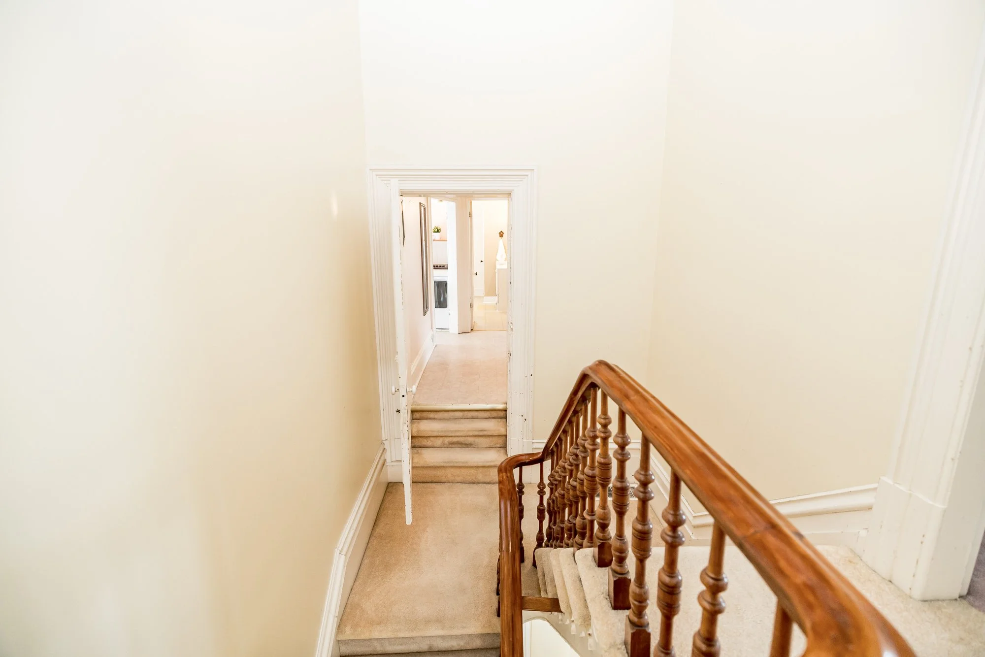 230 Main St W_040.jpg