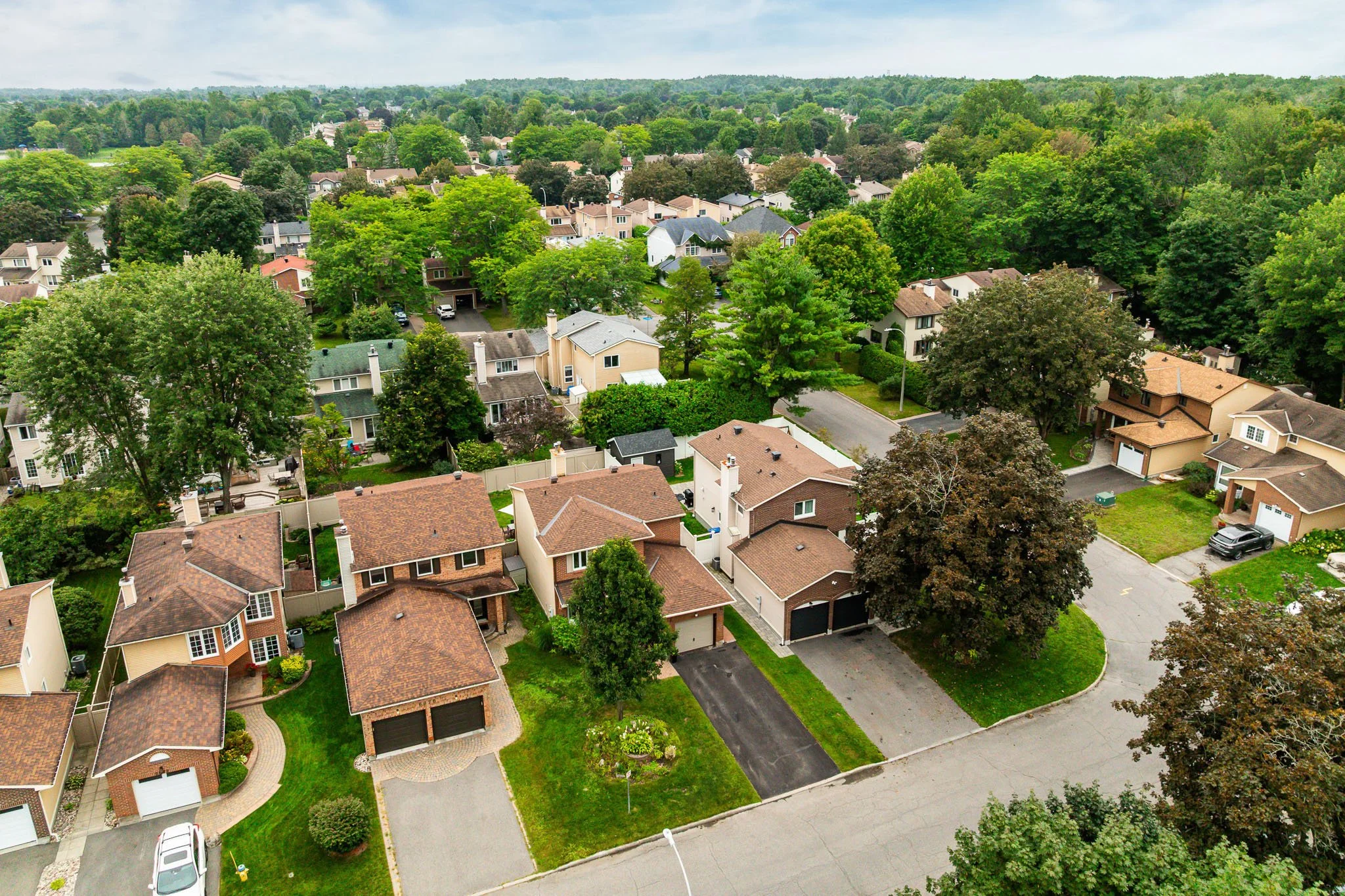 6068 Ridgelea_0006.jpg