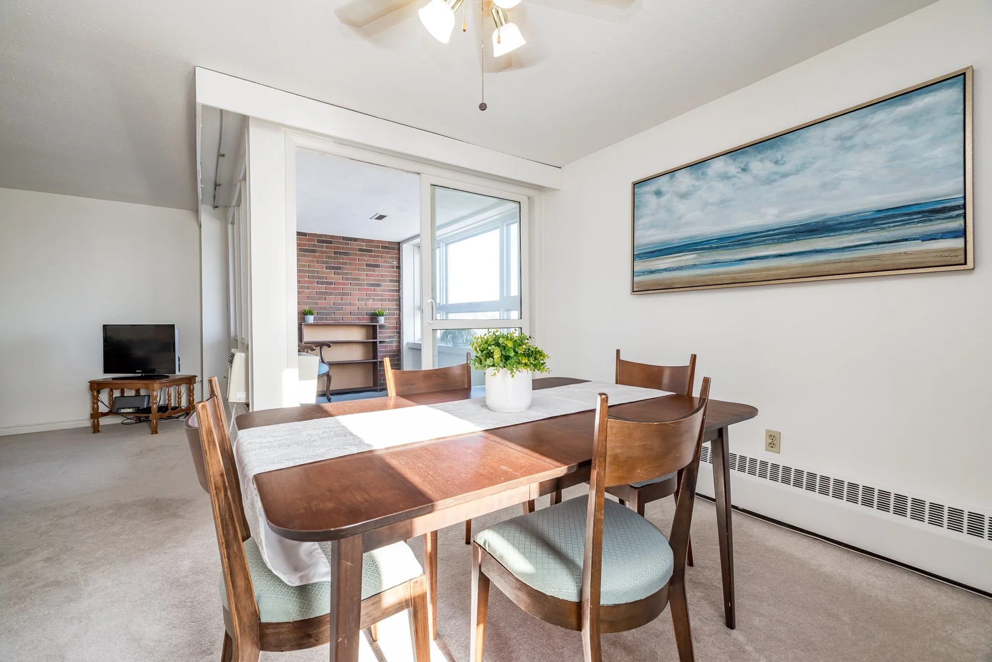 1356 Meadowlands 204_018.jpg