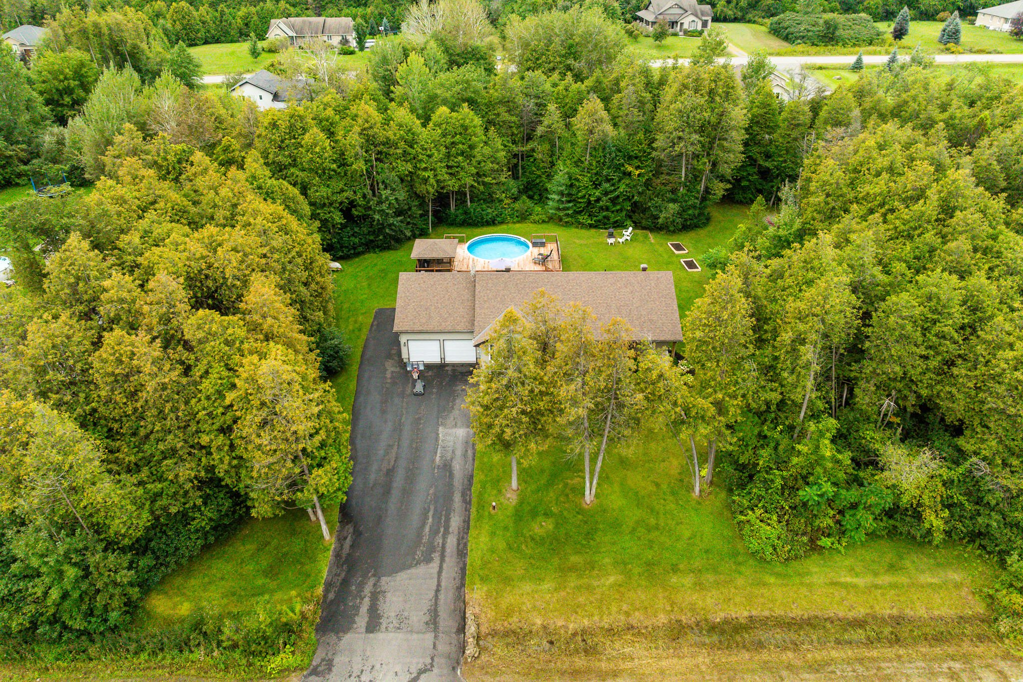 44 Meadowglen_0002.jpg