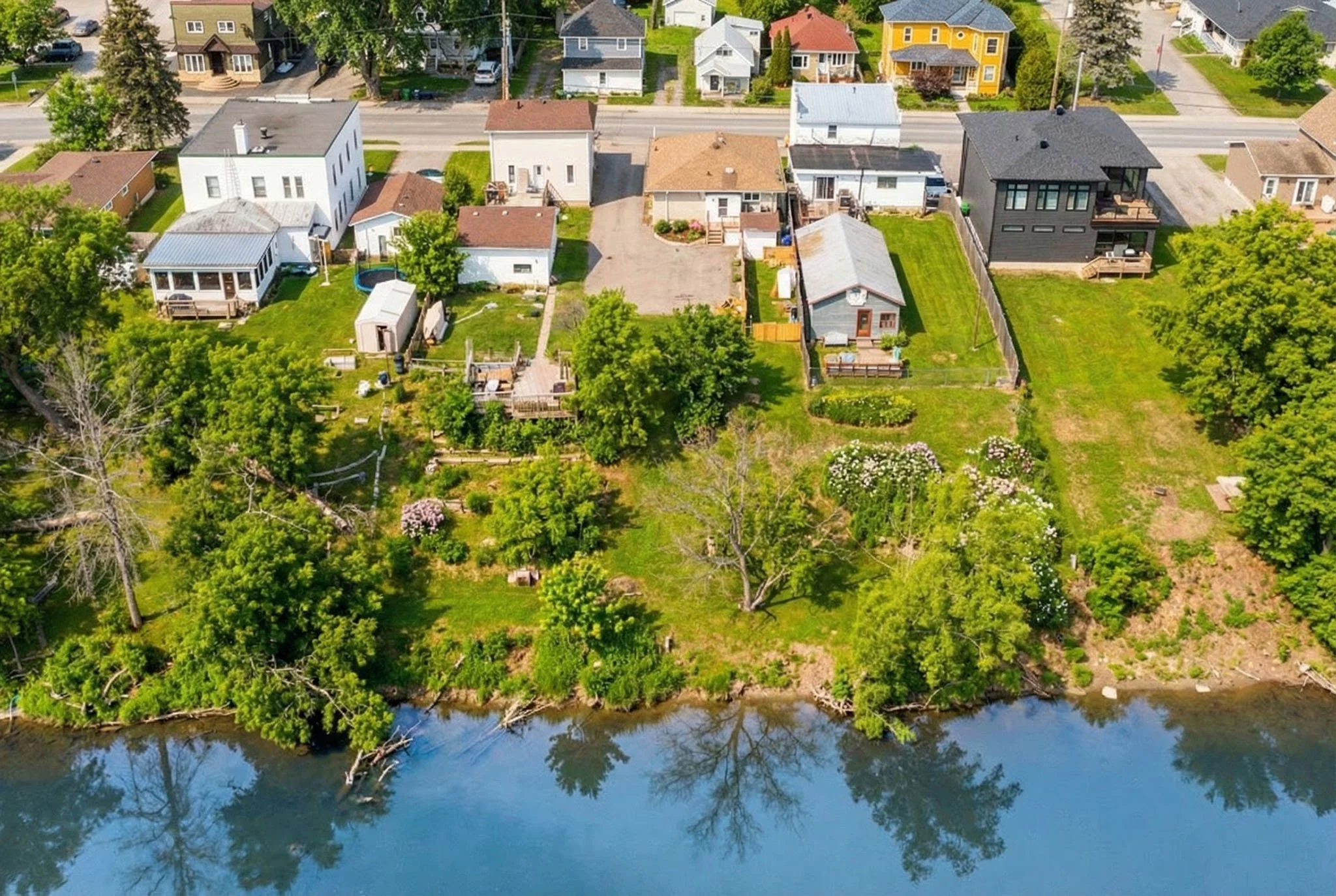 1052 Notre Dame_045 summer.jpeg