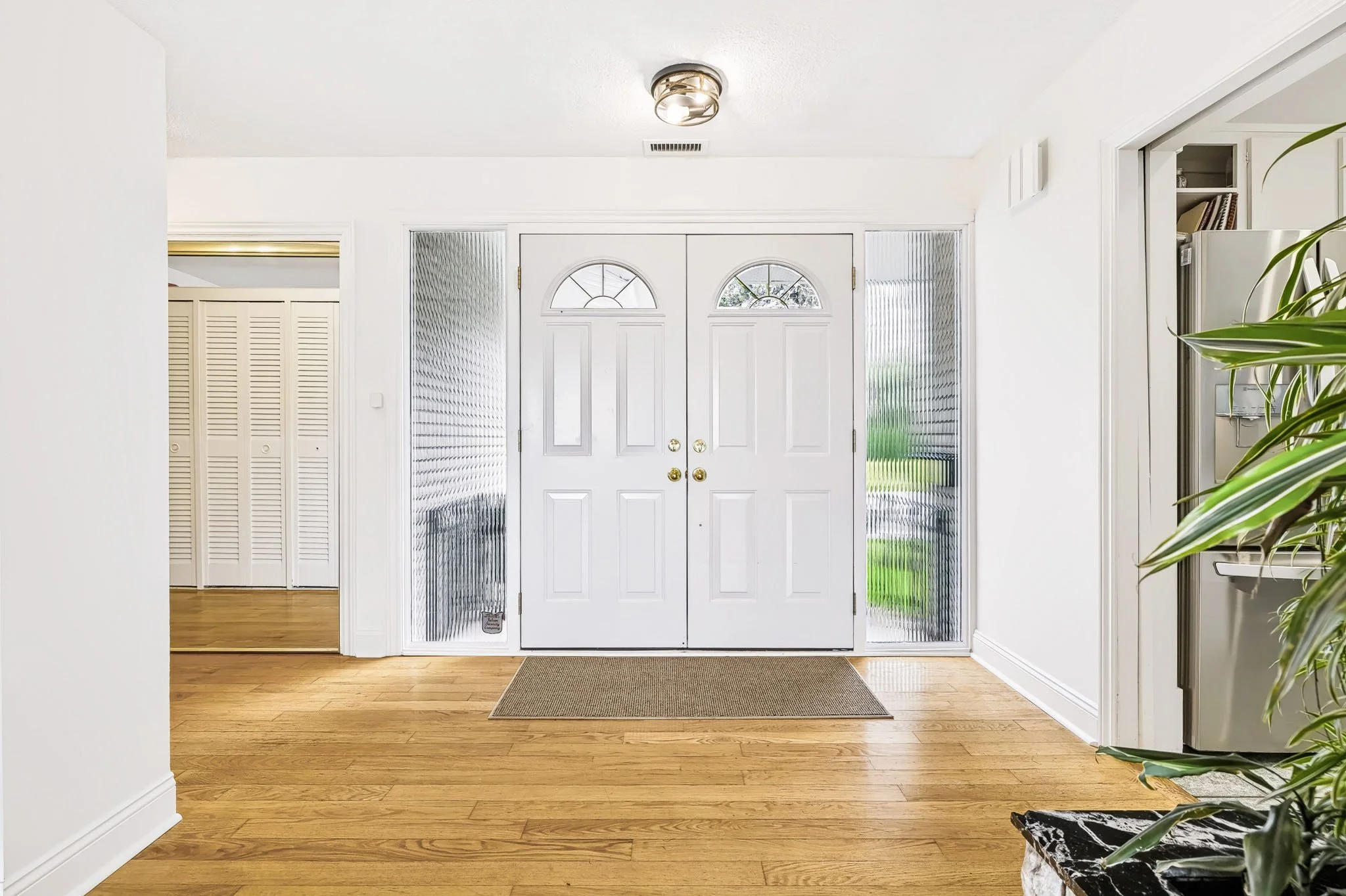 2027 Dundas__0017.jpg